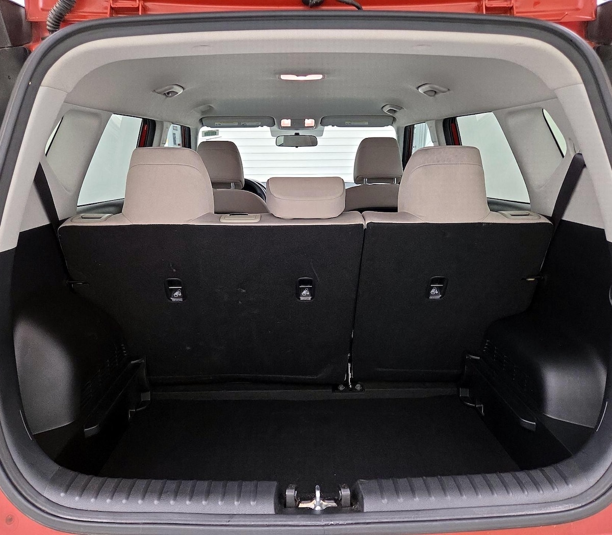 Trunk/Cargo (Seats Up)