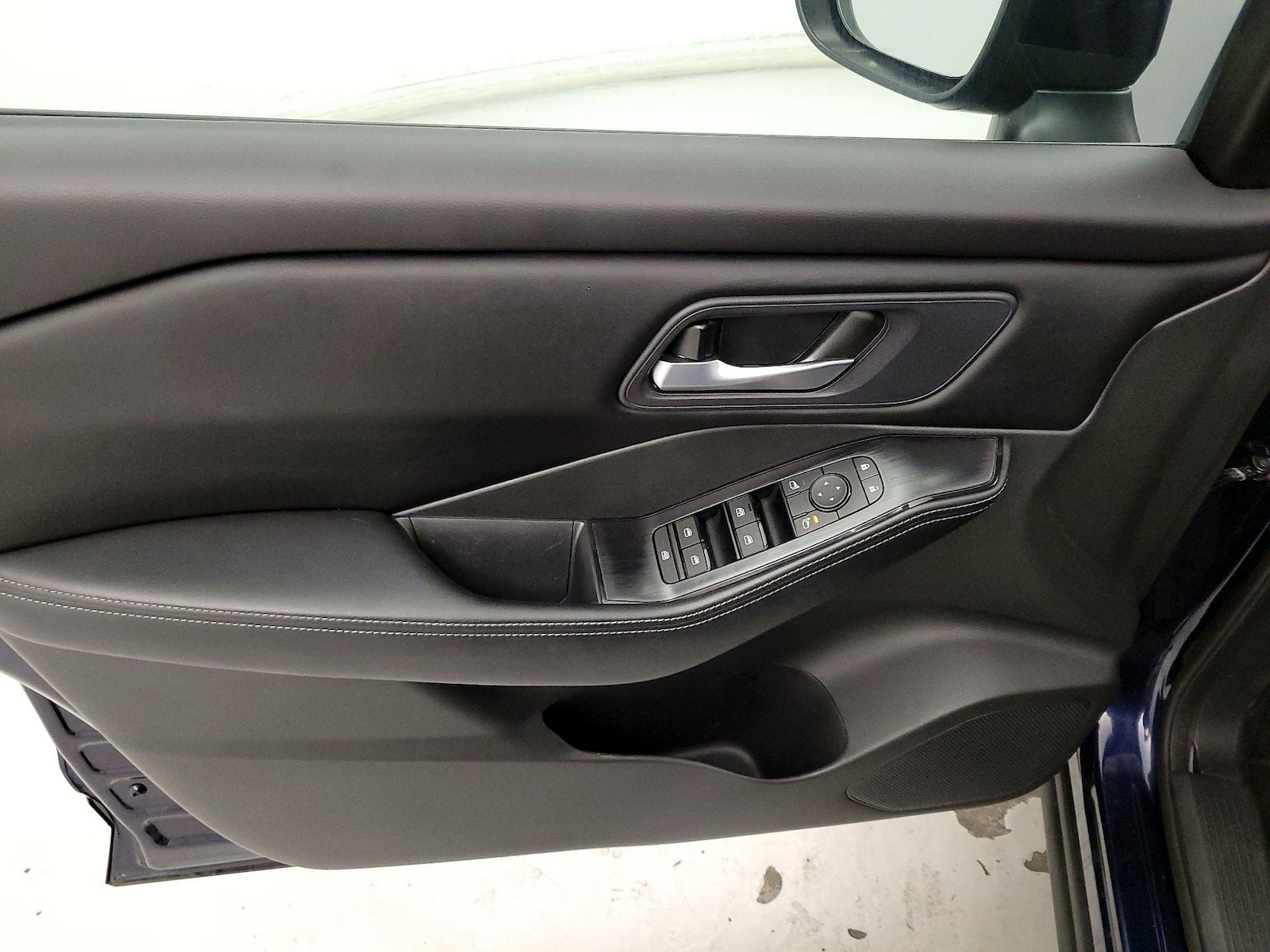 2025 Nissan Rogue SV - Photo 13