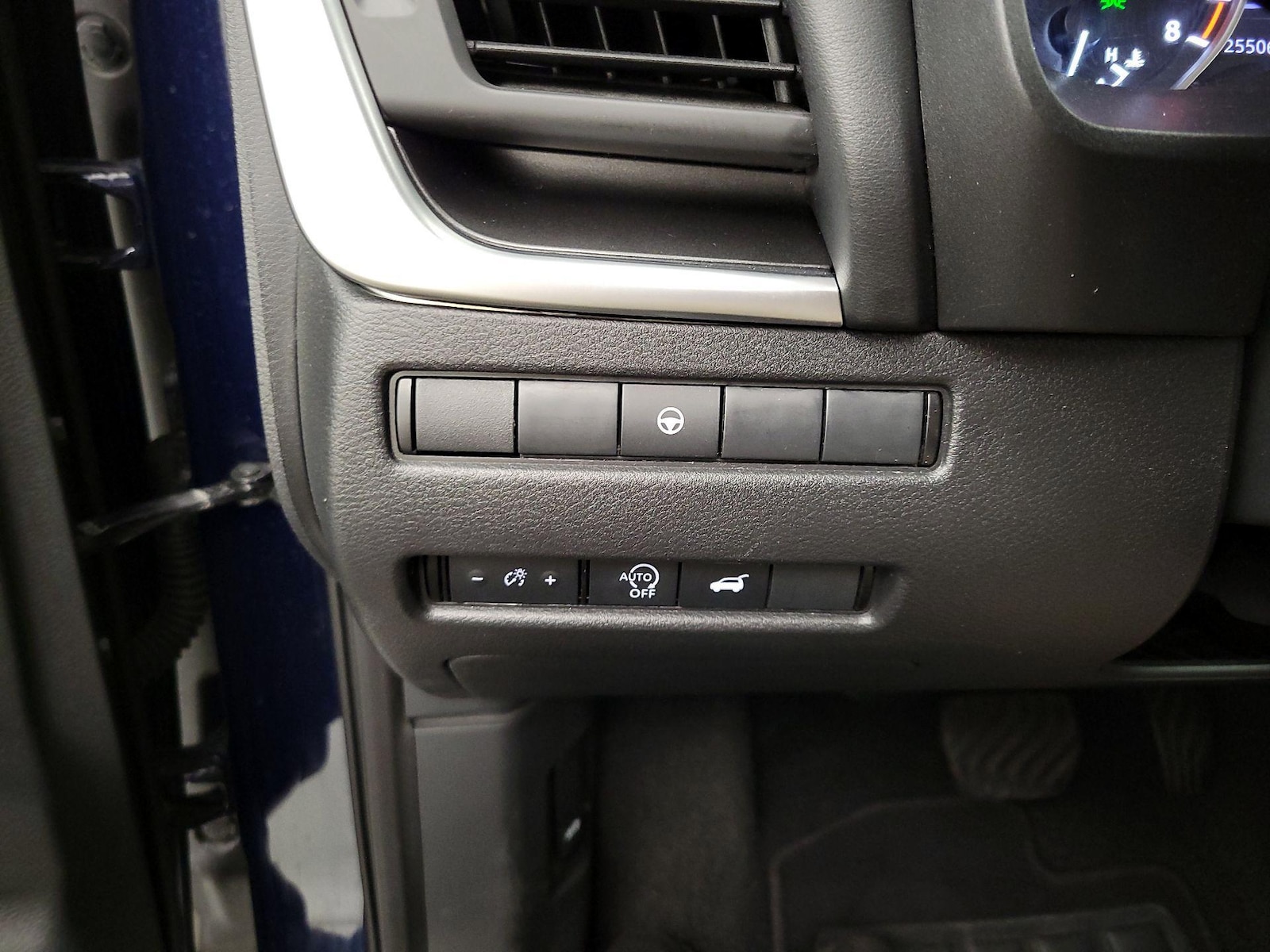 2025 Nissan Rogue SV - Photo 14