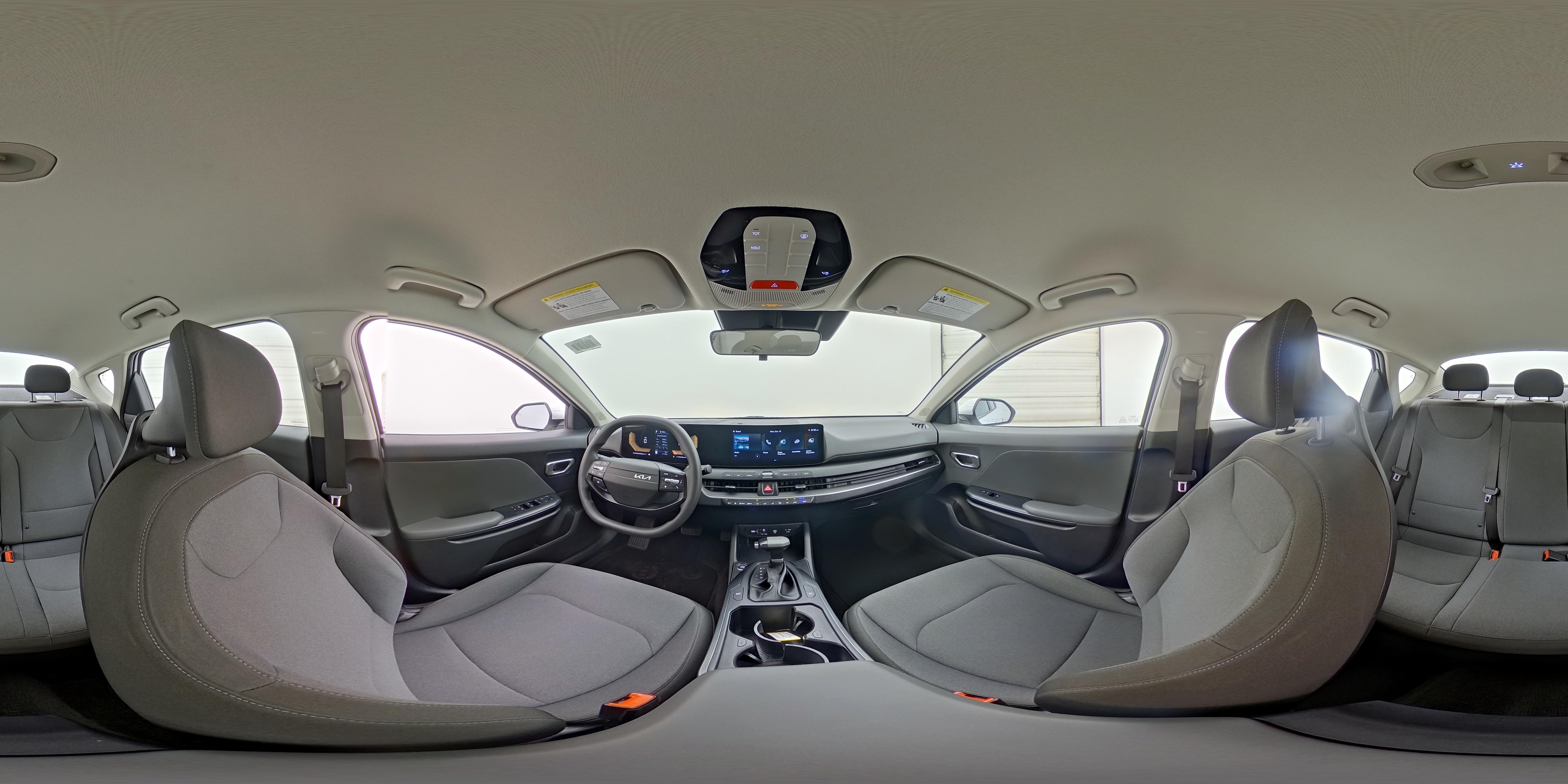 2025 Kia K4 LXS - Photo 24