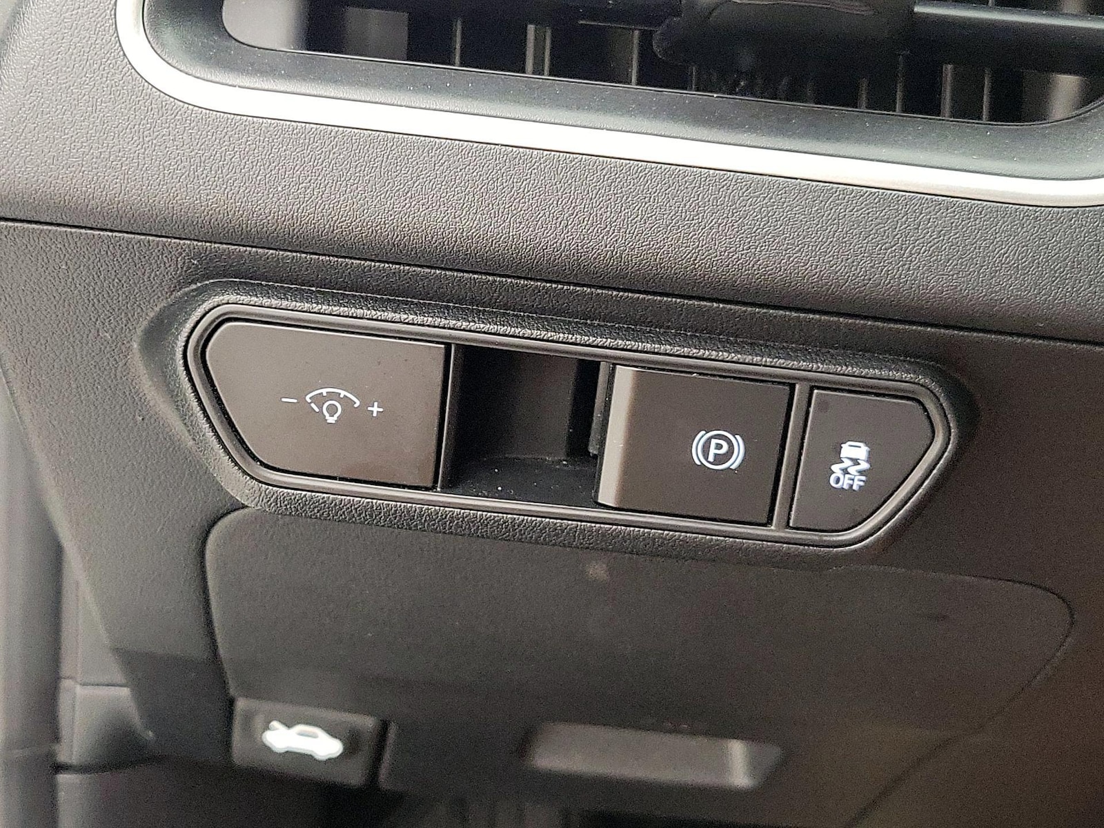 2025 Kia K4 LXS - Photo 14