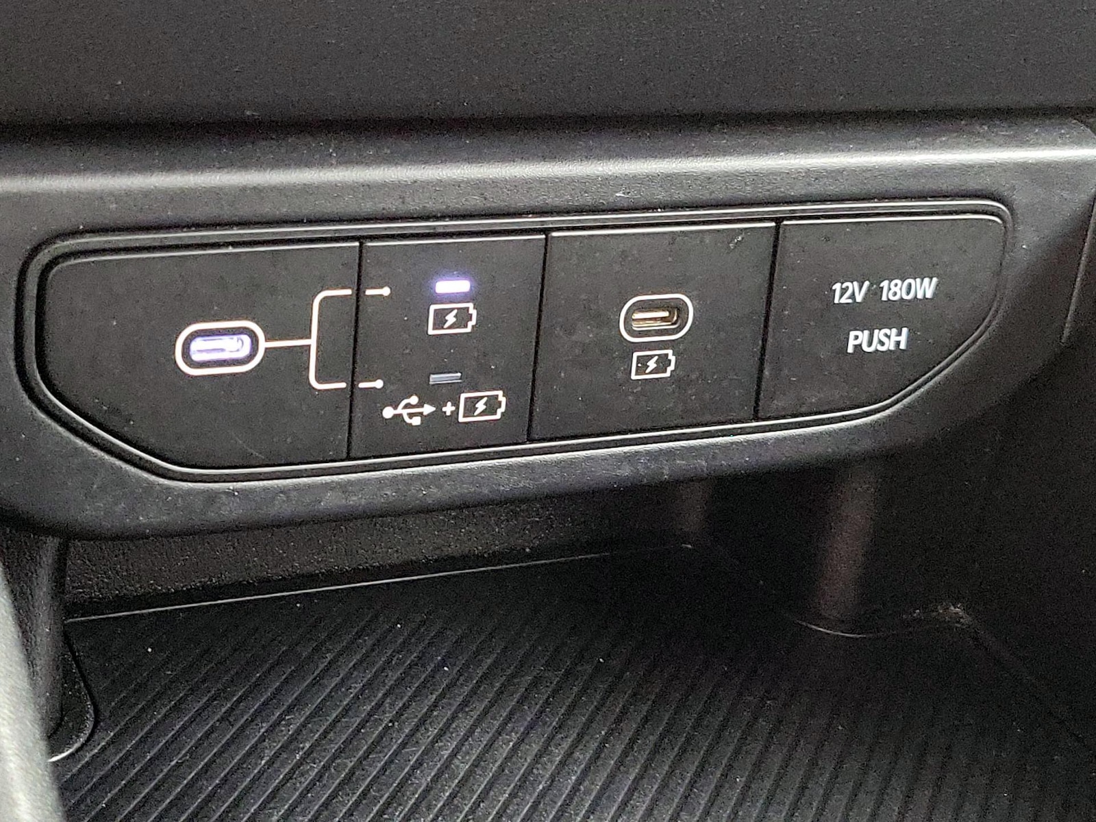 2025 Kia K4 LXS - Photo 19