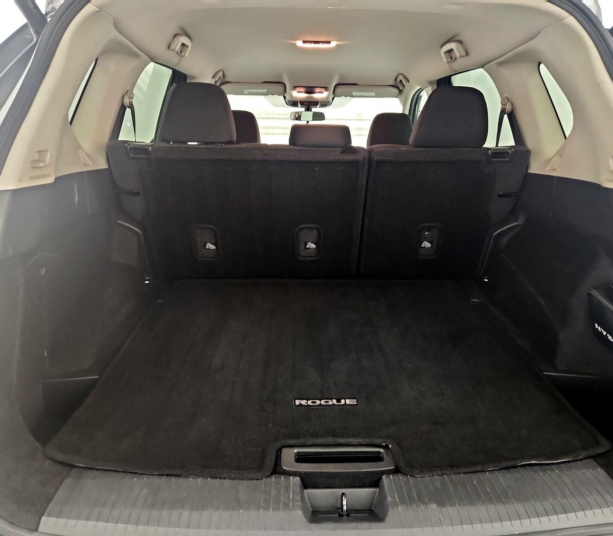 Trunk/Cargo (Seats Up)