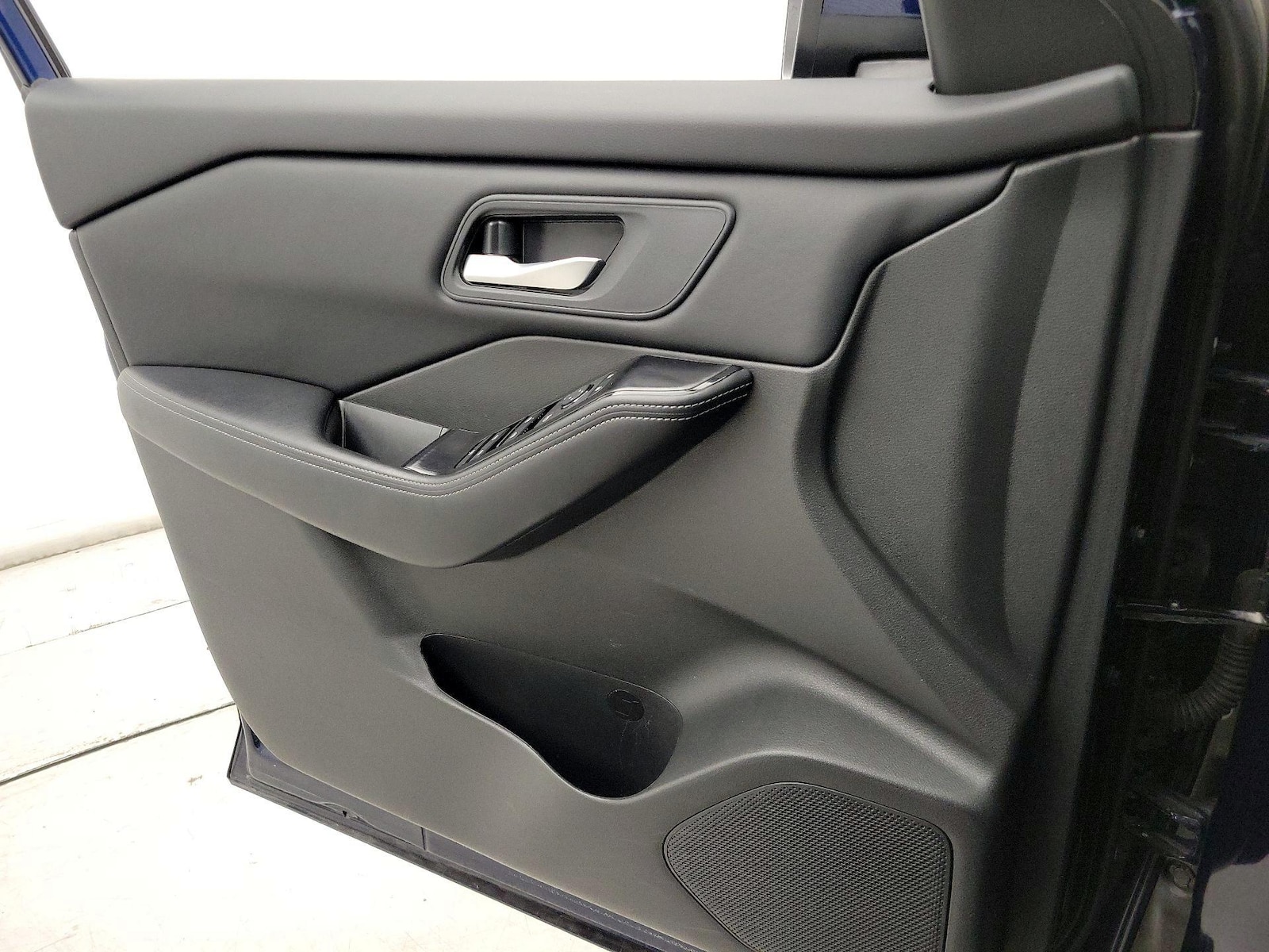 2025 Nissan Rogue SV - Photo 13