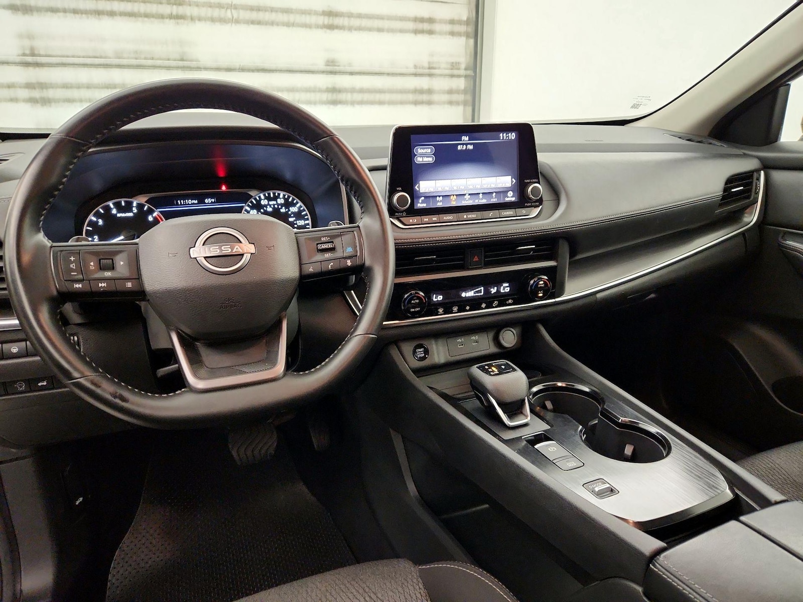 2025 Nissan Rogue SV - Photo 10