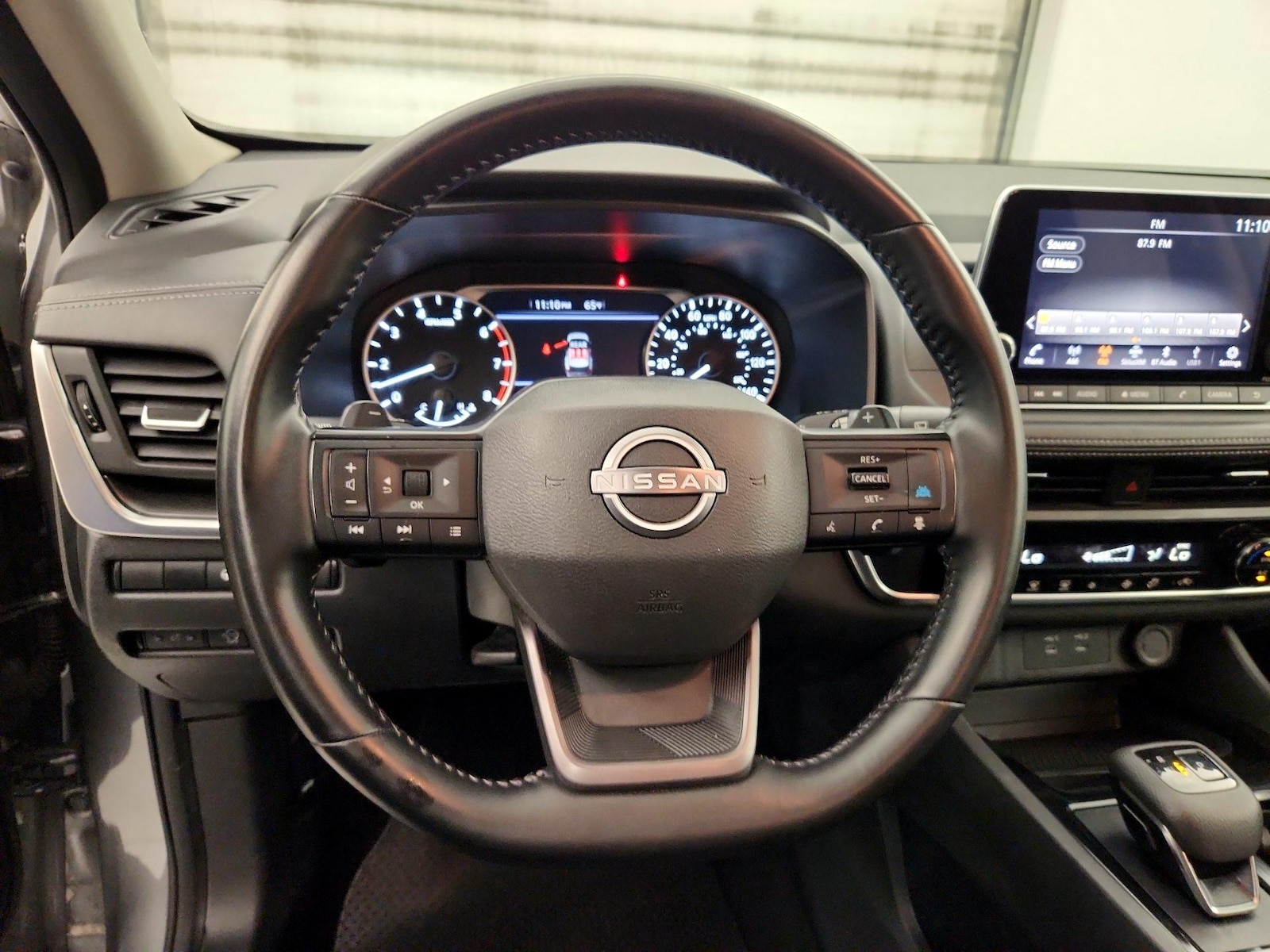 2025 Nissan Rogue SV - Photo 11