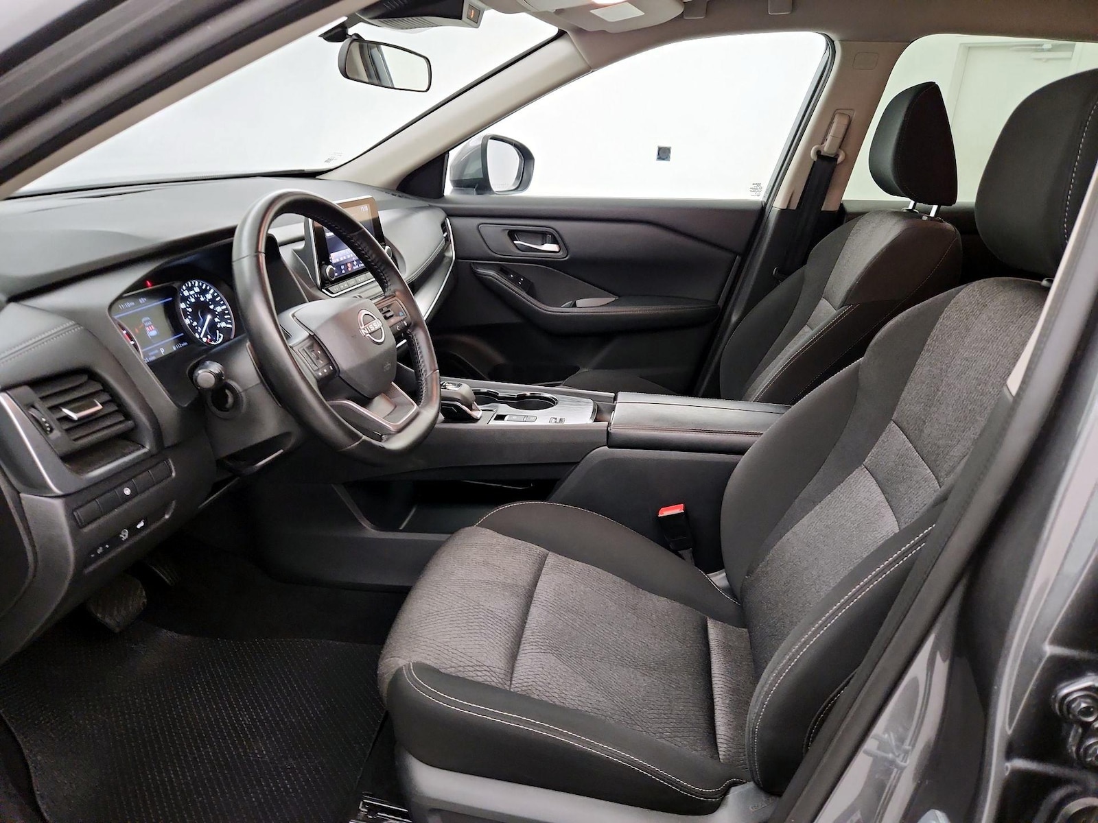 2025 Nissan Rogue SV - Photo 12