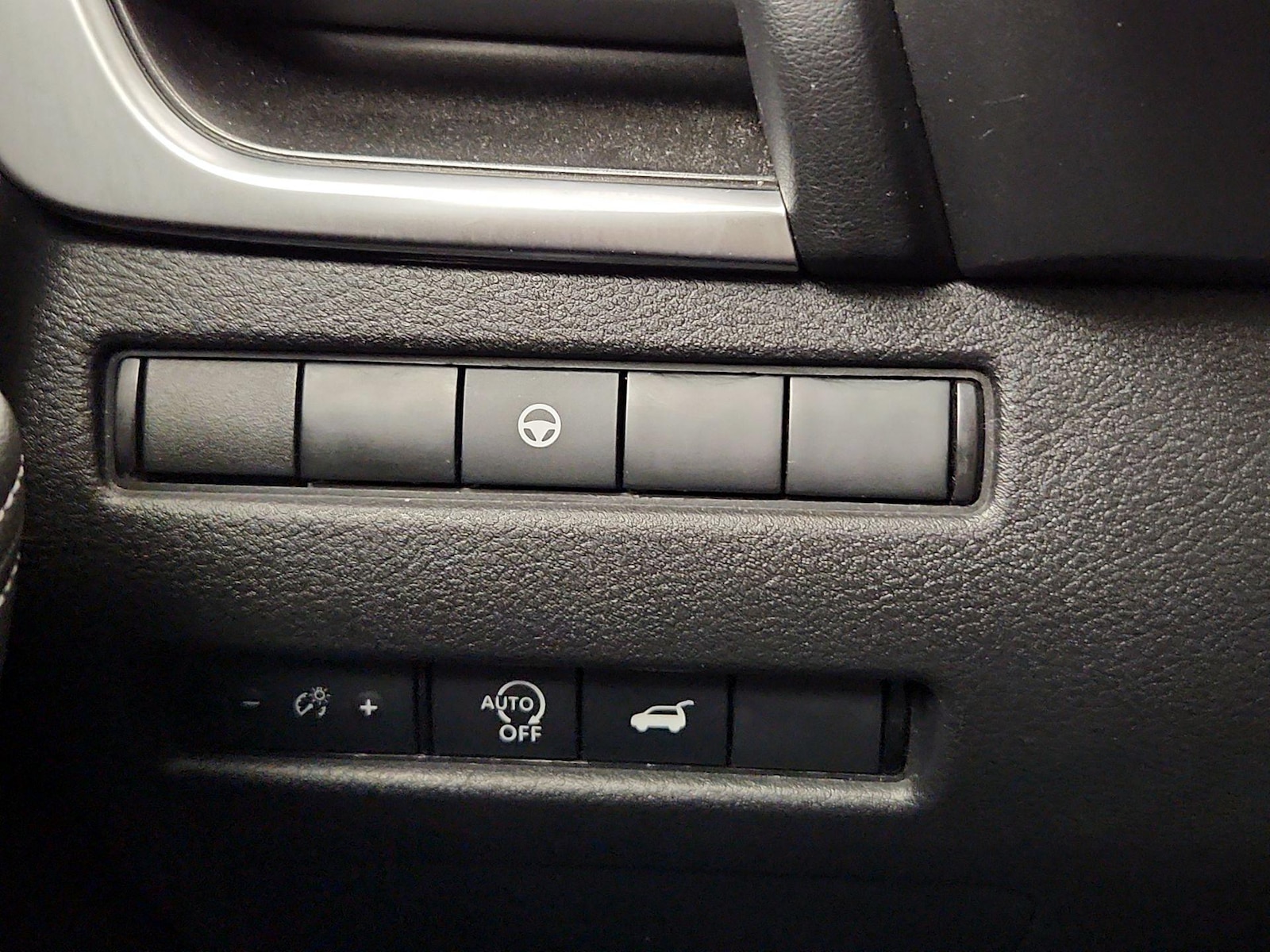 2025 Nissan Rogue SV - Photo 14