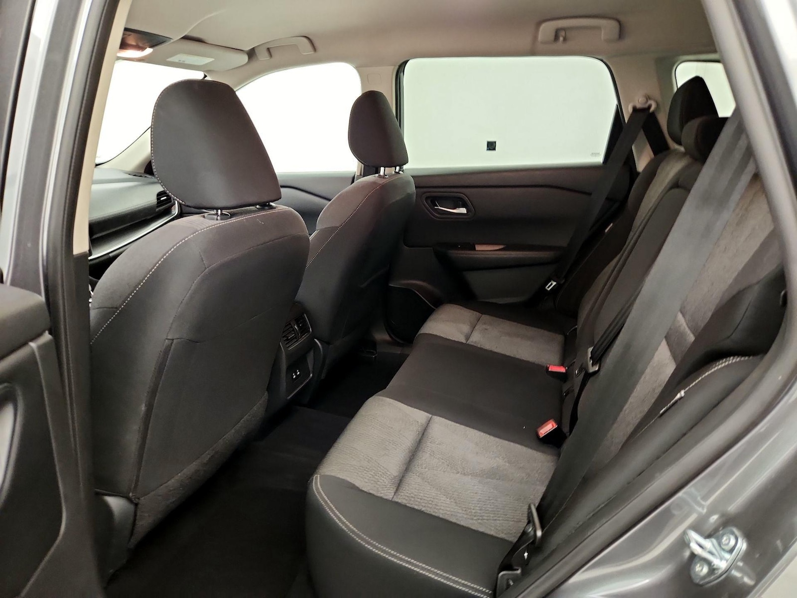 2025 Nissan Rogue SV - Photo 20