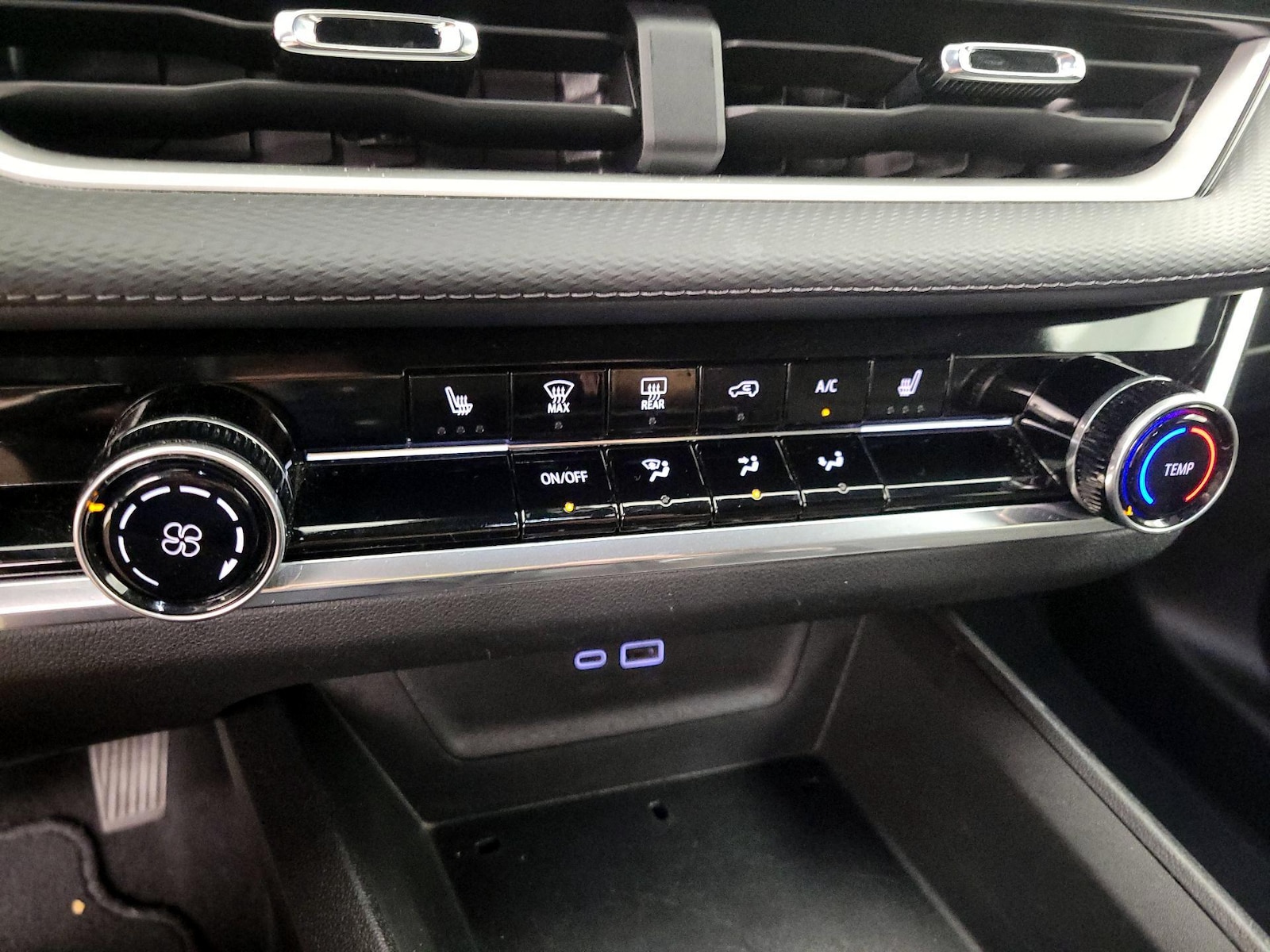 2025 Chevrolet Equinox LT - Photo 18