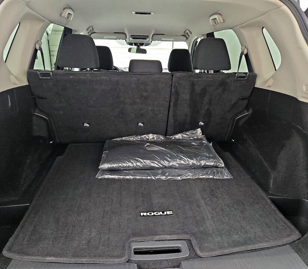 Trunk/Cargo (Seats Up)
