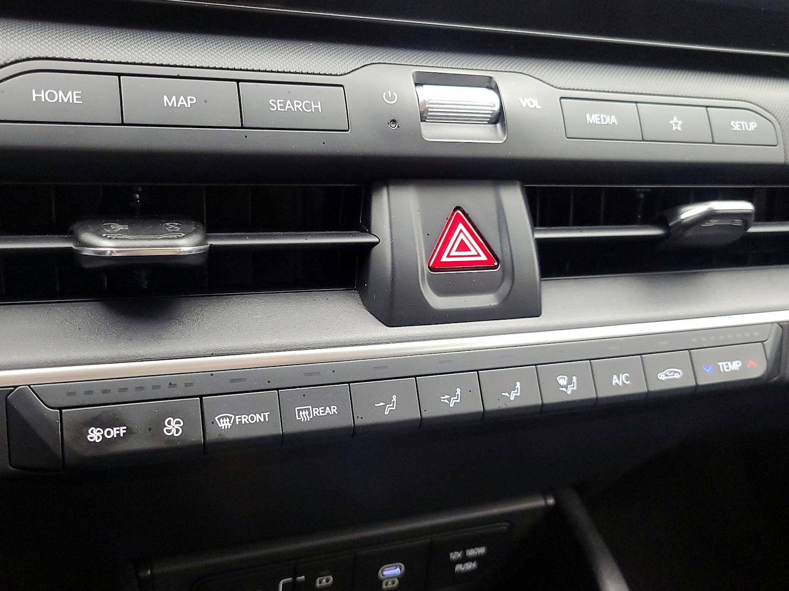 2025 Kia K4 LXS - Photo 16