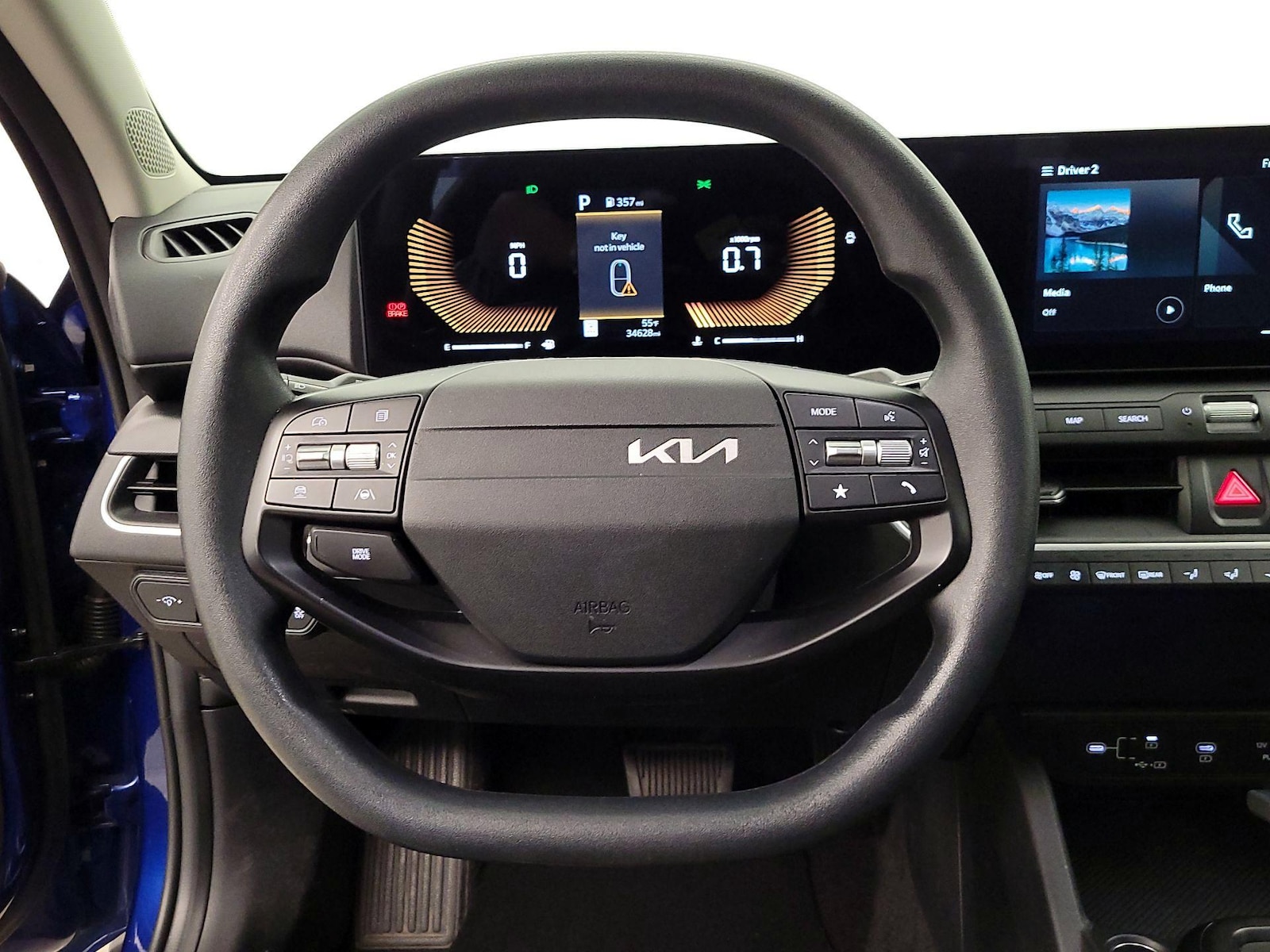 2025 Kia K4 LXS - Photo 11