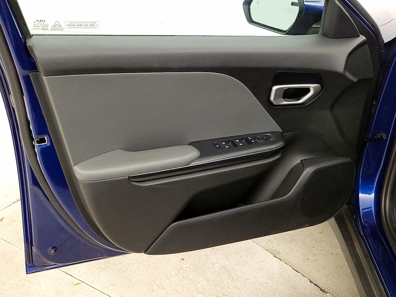 2025 Kia K4 LXS - Photo 13