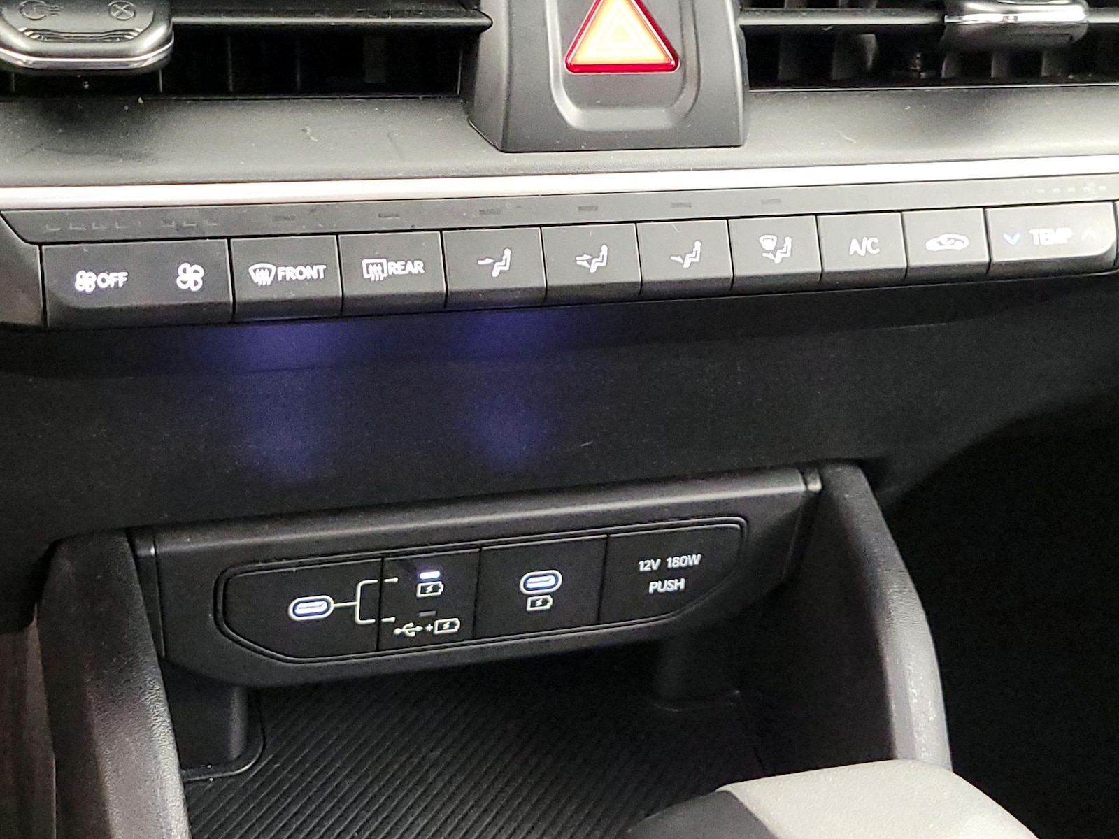2025 Kia K4 LXS - Photo 17