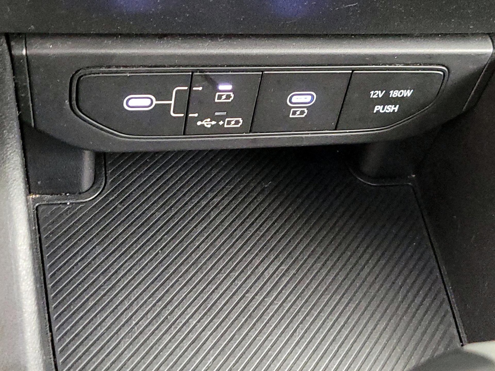 2025 Kia K4 LXS - Photo 19