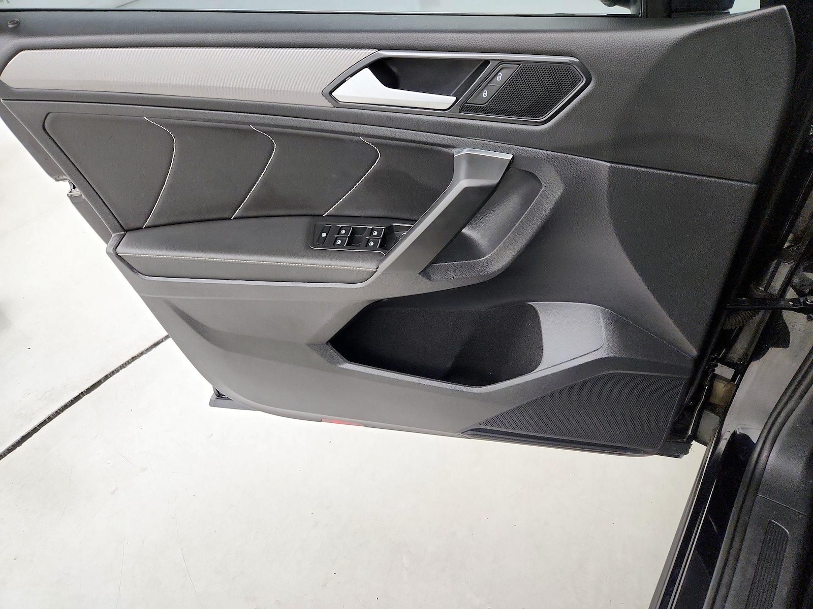 2023 Volkswagen Tiguan SE - Photo 13