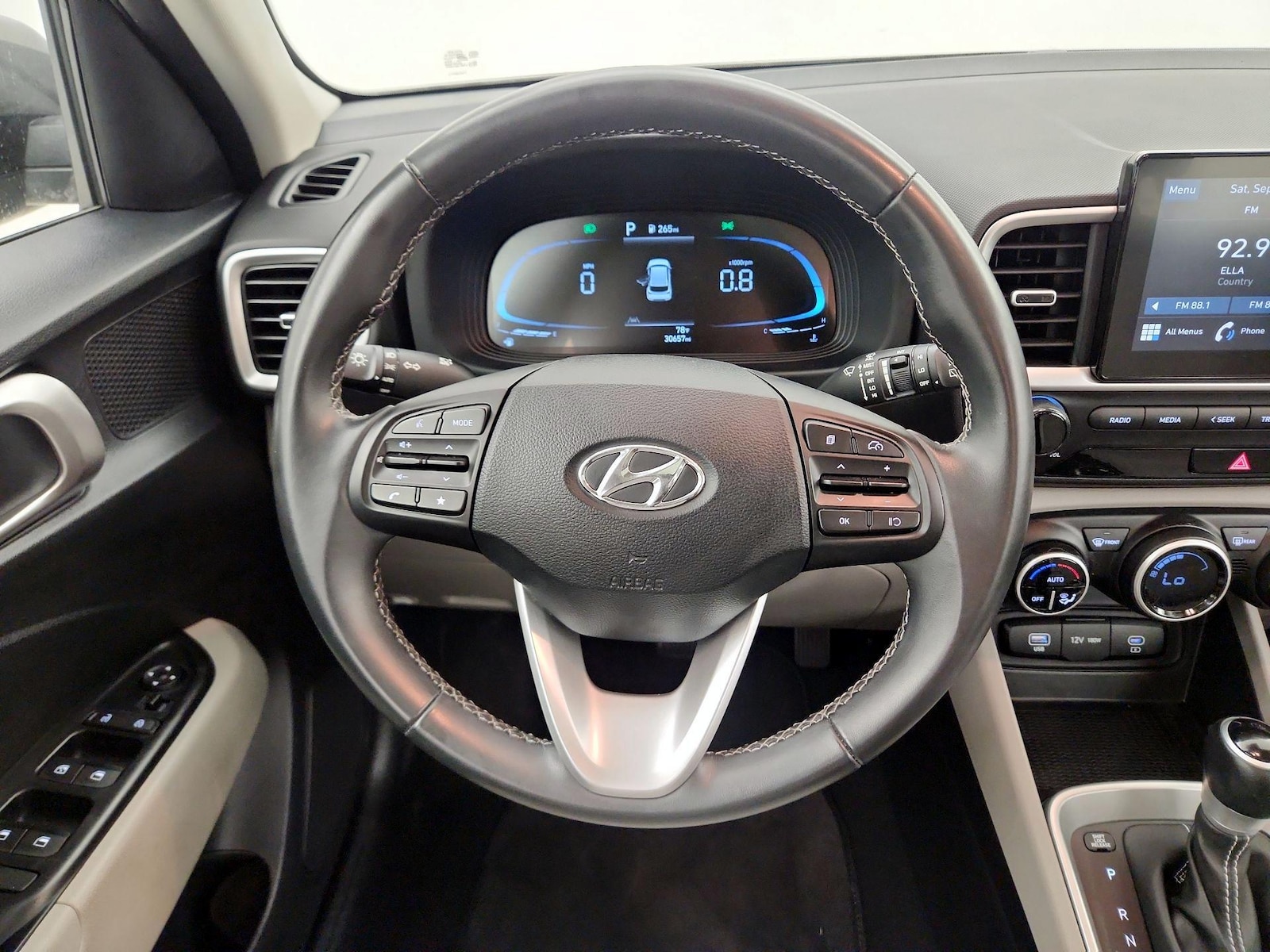 2025 Hyundai Venue SEL - Photo 11