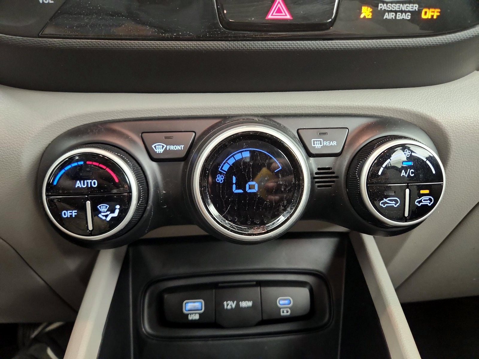 2025 Hyundai Venue SEL - Photo 17