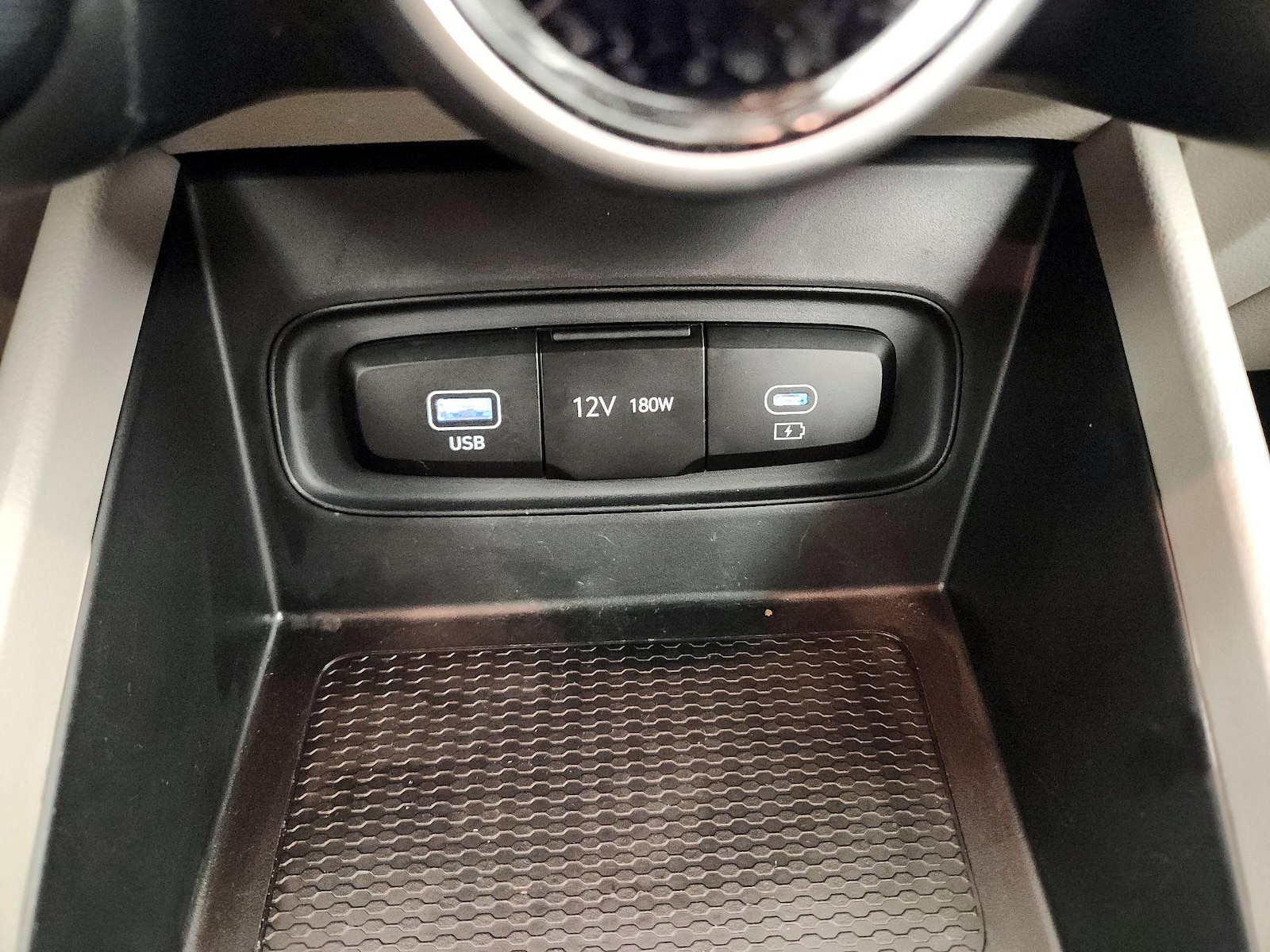 2025 Hyundai Venue SEL - Photo 19