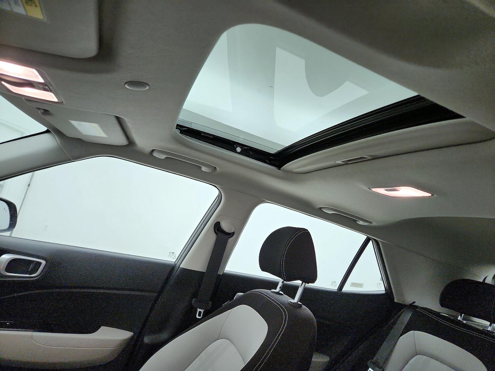 2025 Hyundai Venue SEL - Photo 20