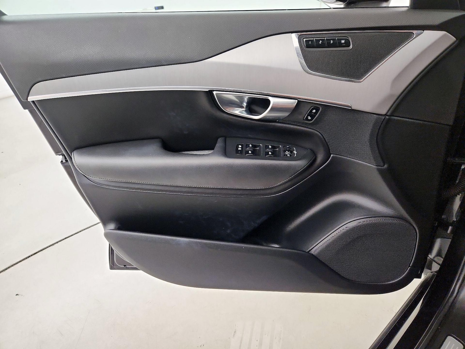 2022 Volvo XC90 Momentum - Photo 13