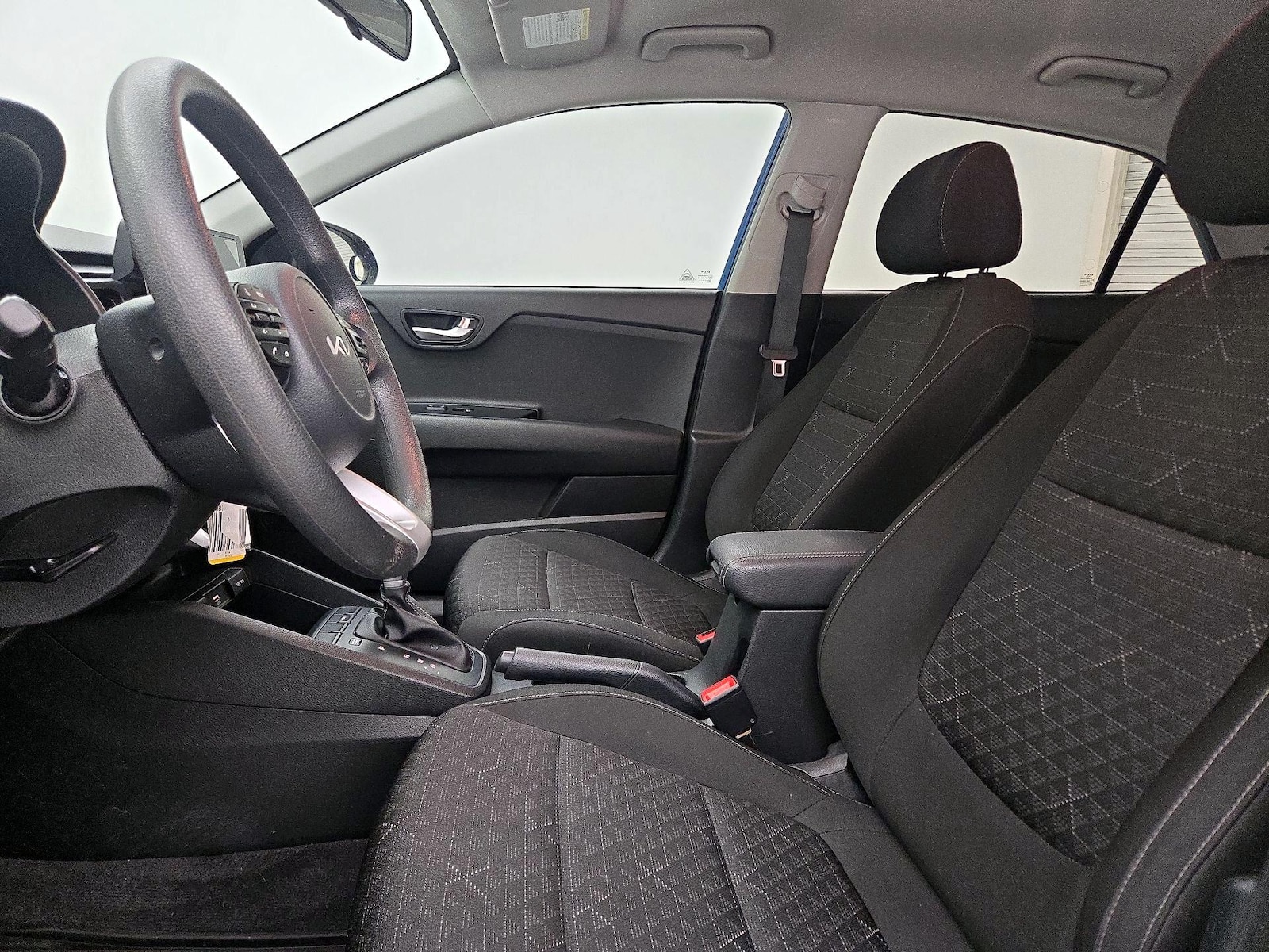 2022 Kia Rio 5-Door S - Photo 12