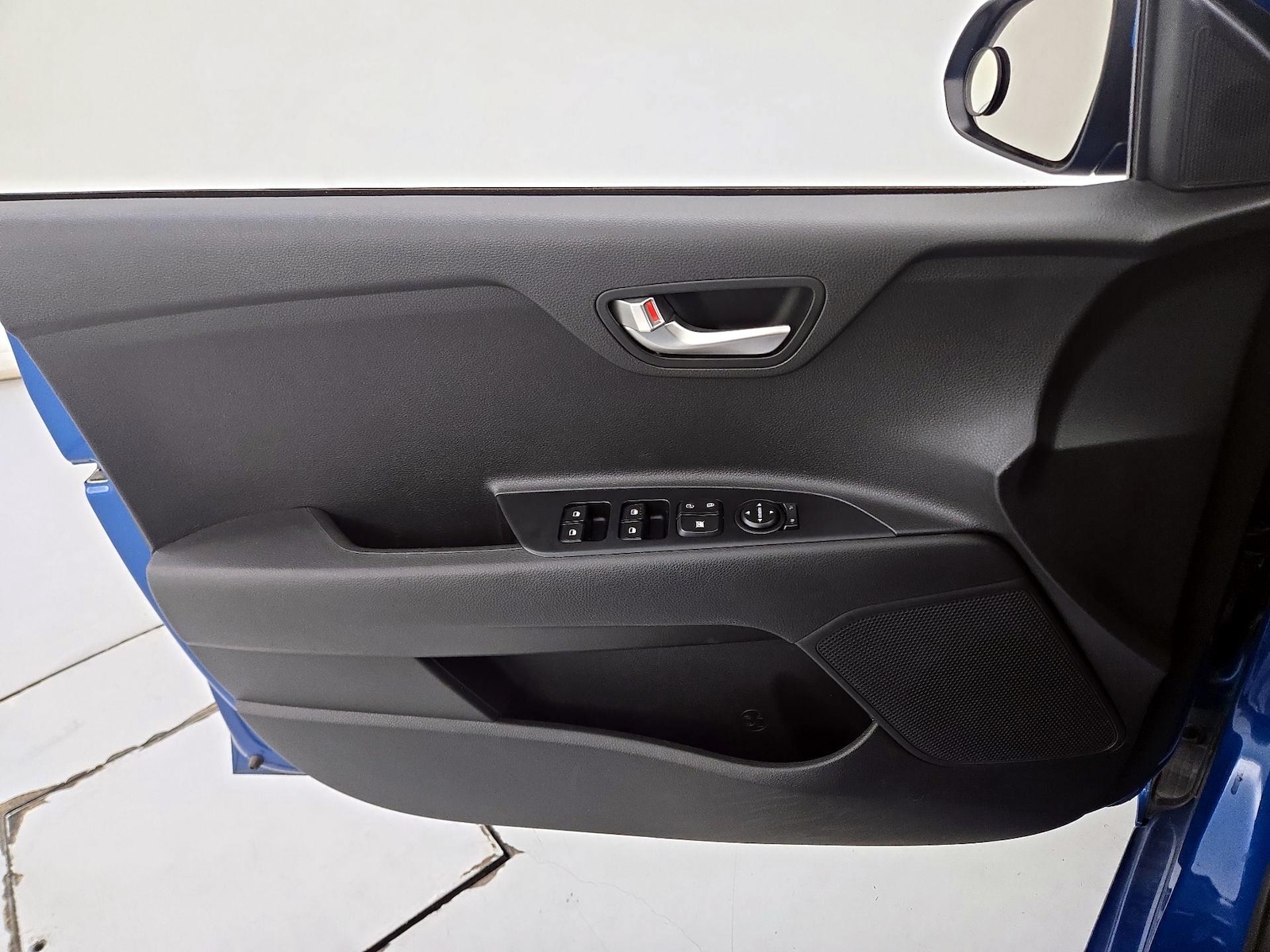 2022 Kia Rio 5-Door S - Photo 13