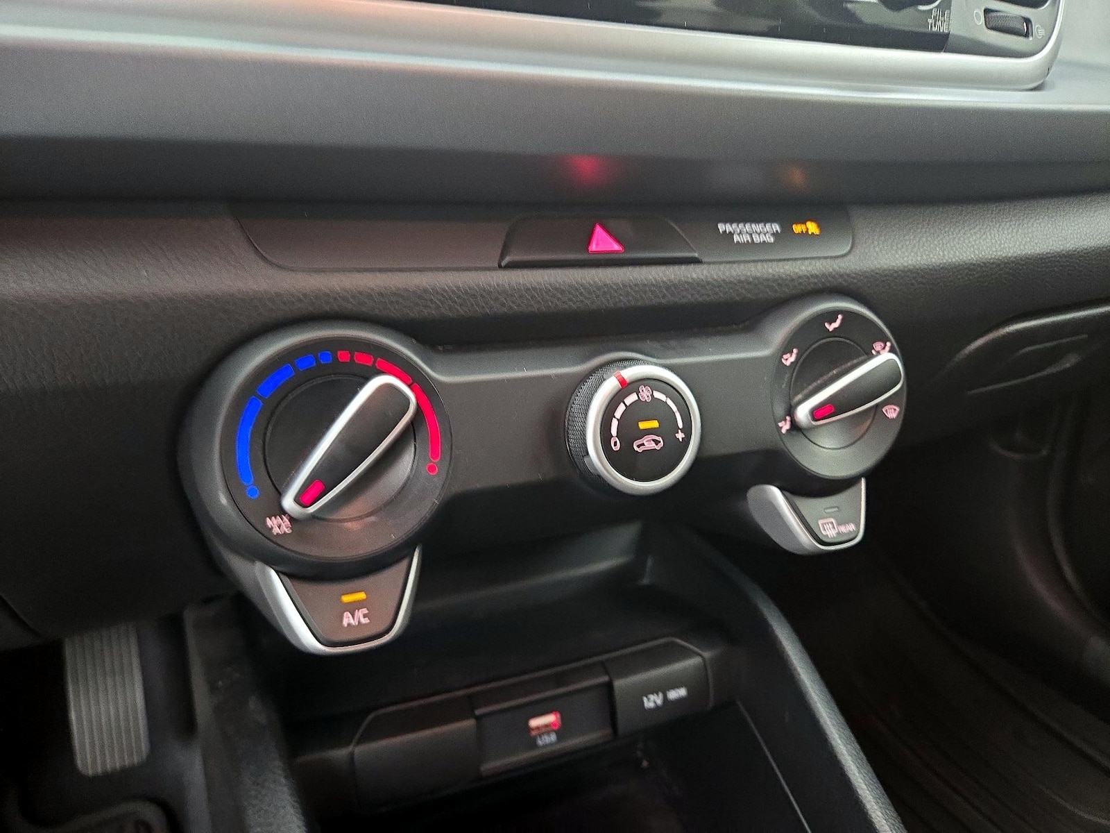 2022 Kia Rio 5-Door S - Photo 17