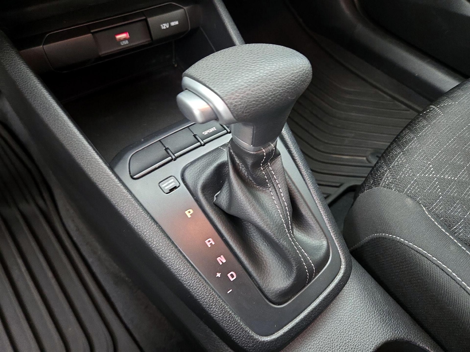 2022 Kia Rio 5-Door S - Photo 18
