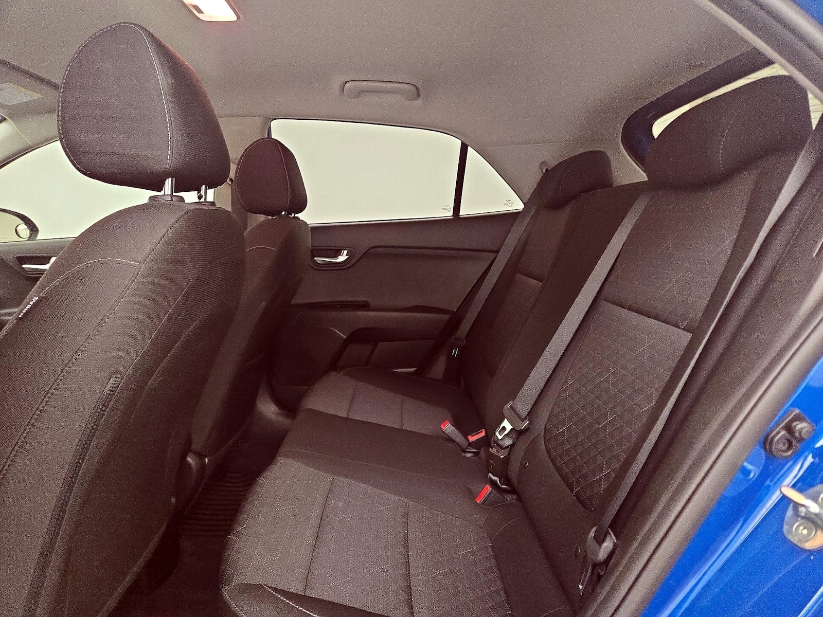 2022 Kia Rio 5-Door S - Photo 20