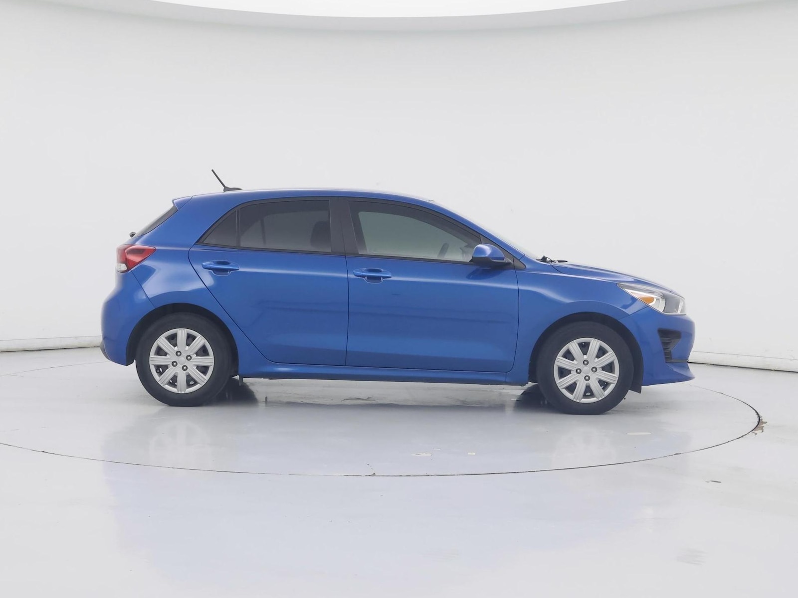 2022 Kia Rio 5-Door S - Photo 8