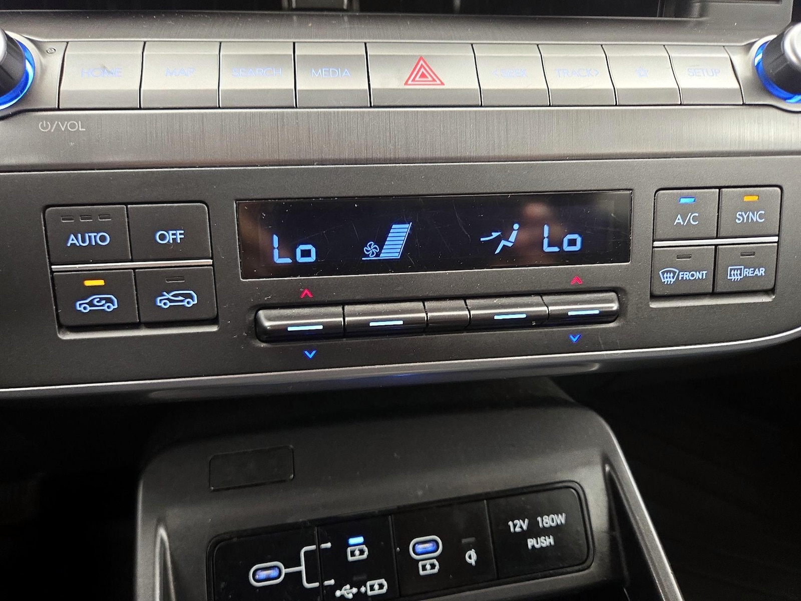 2025 Hyundai Kona SEL Convenience - Photo 18