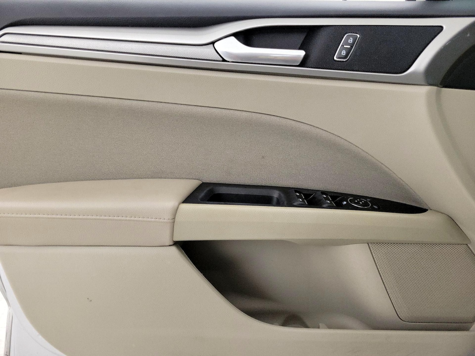 2018 Ford Fusion SE - Photo 13