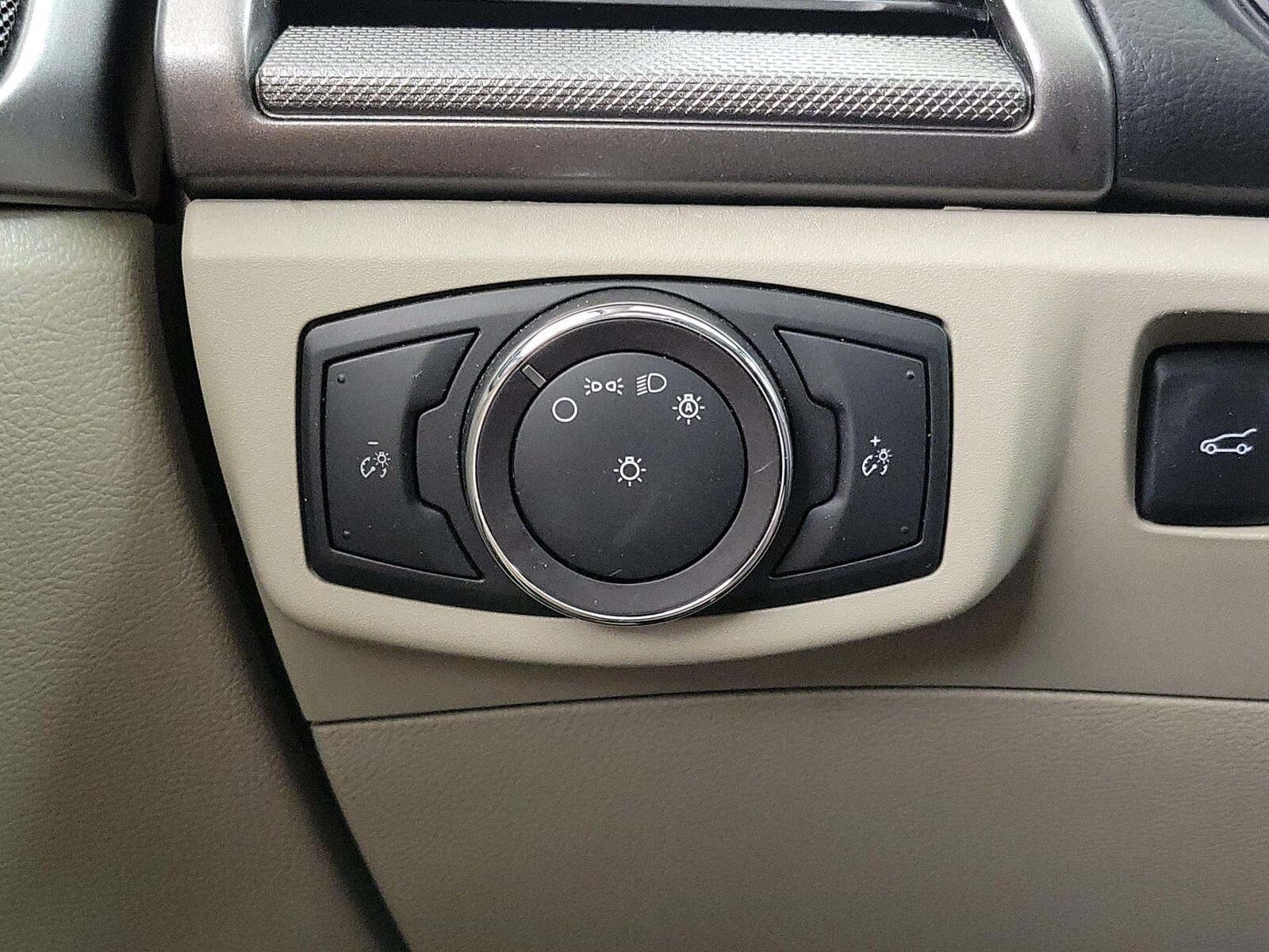 2018 Ford Fusion SE - Photo 14