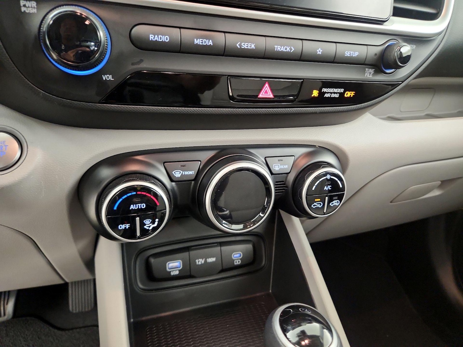 2024 Hyundai Venue SEL - Photo 17