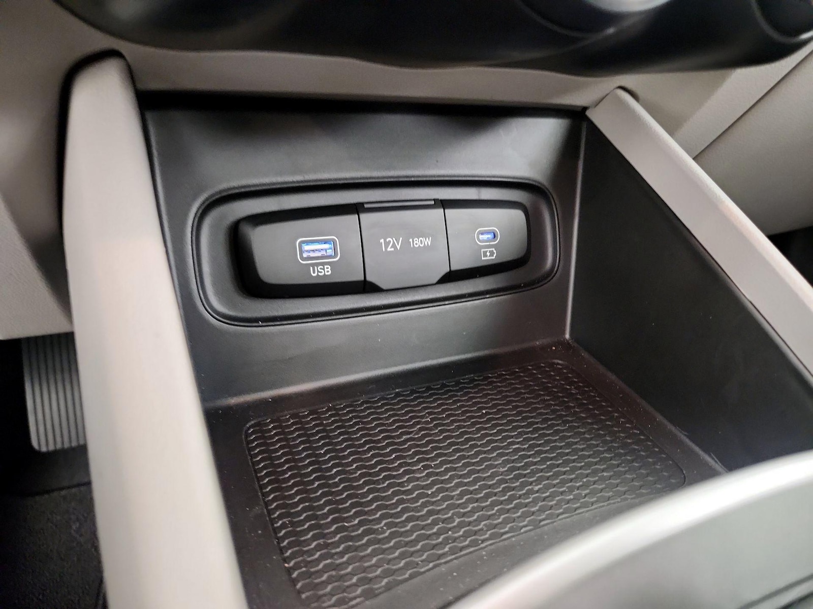 2024 Hyundai Venue SEL - Photo 19