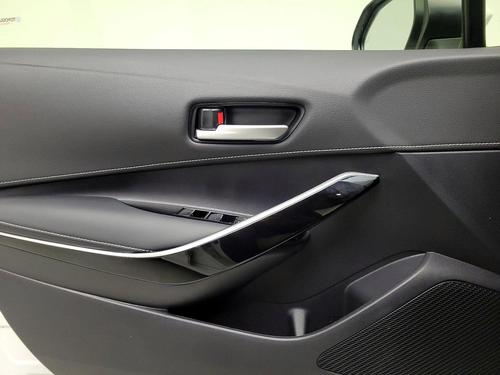 2025 Toyota Corolla Hatchback XSE - Photo 13