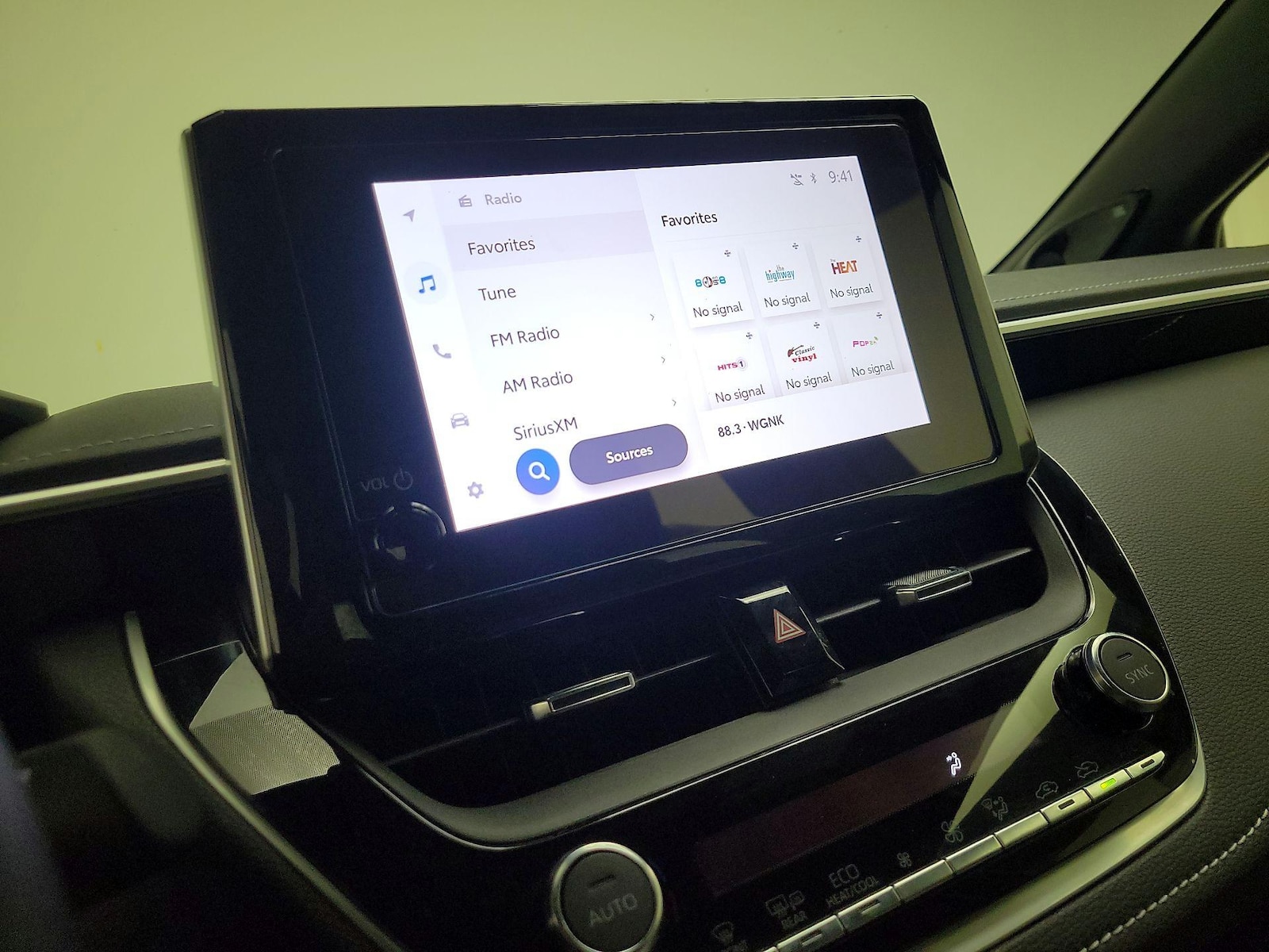 2025 Toyota Corolla Hatchback XSE - Photo 17