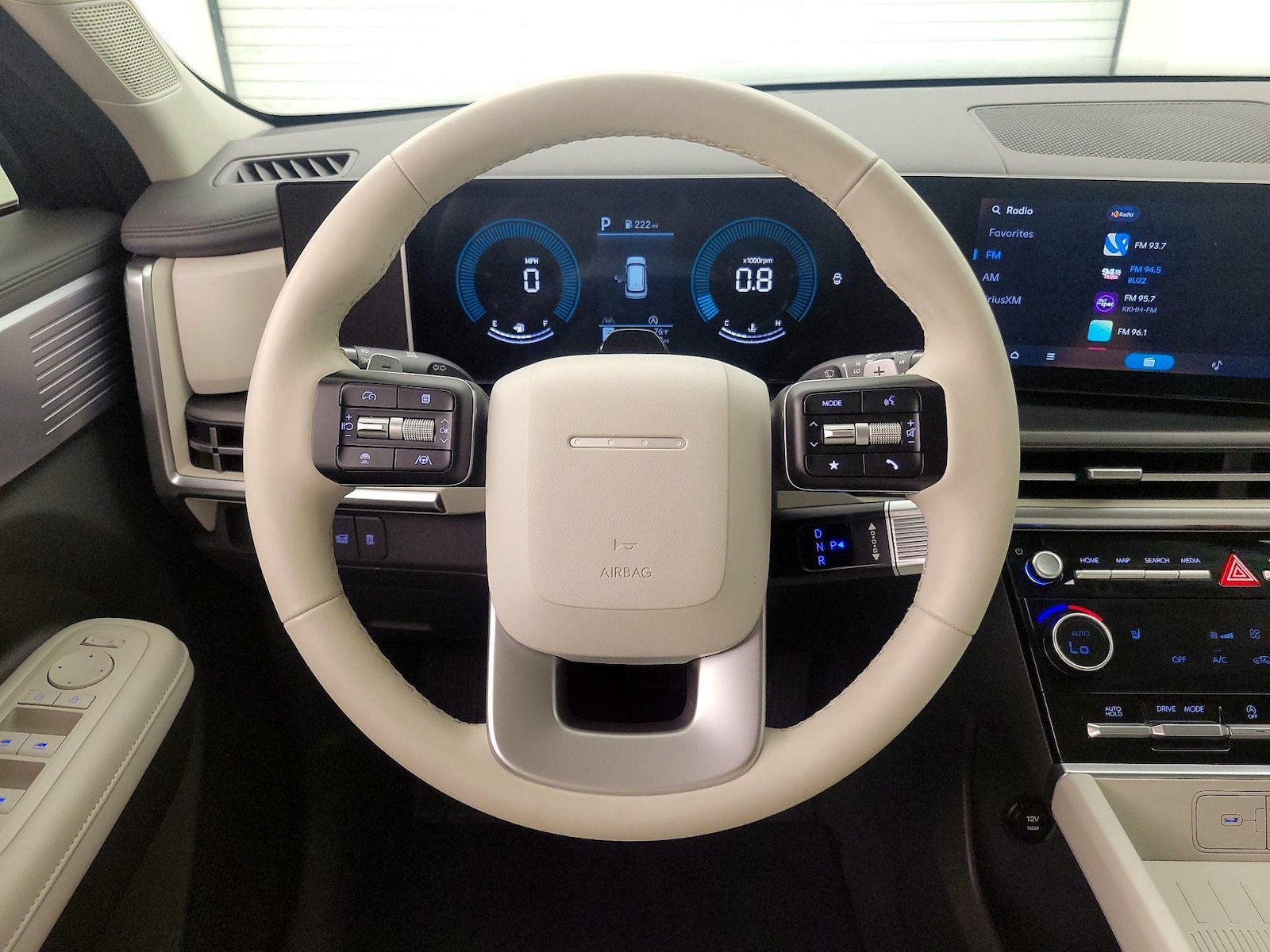 2025 Hyundai Santa Fe SEL - Photo 11