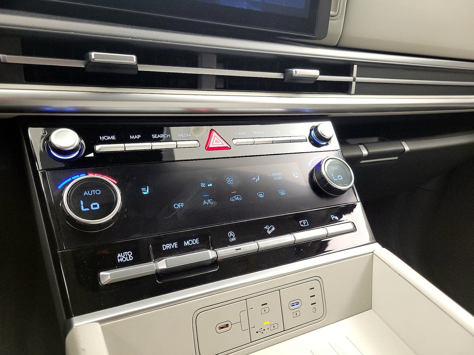2025 Hyundai Santa Fe SEL - Photo 17