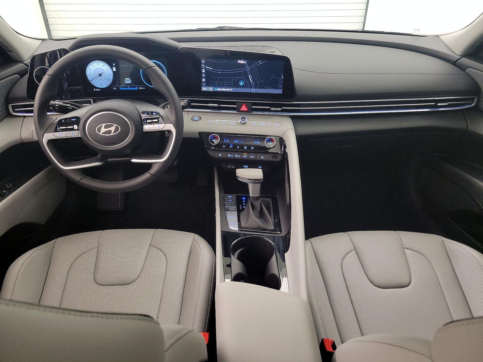 2025 Hyundai Elantra Limited - Photo 1