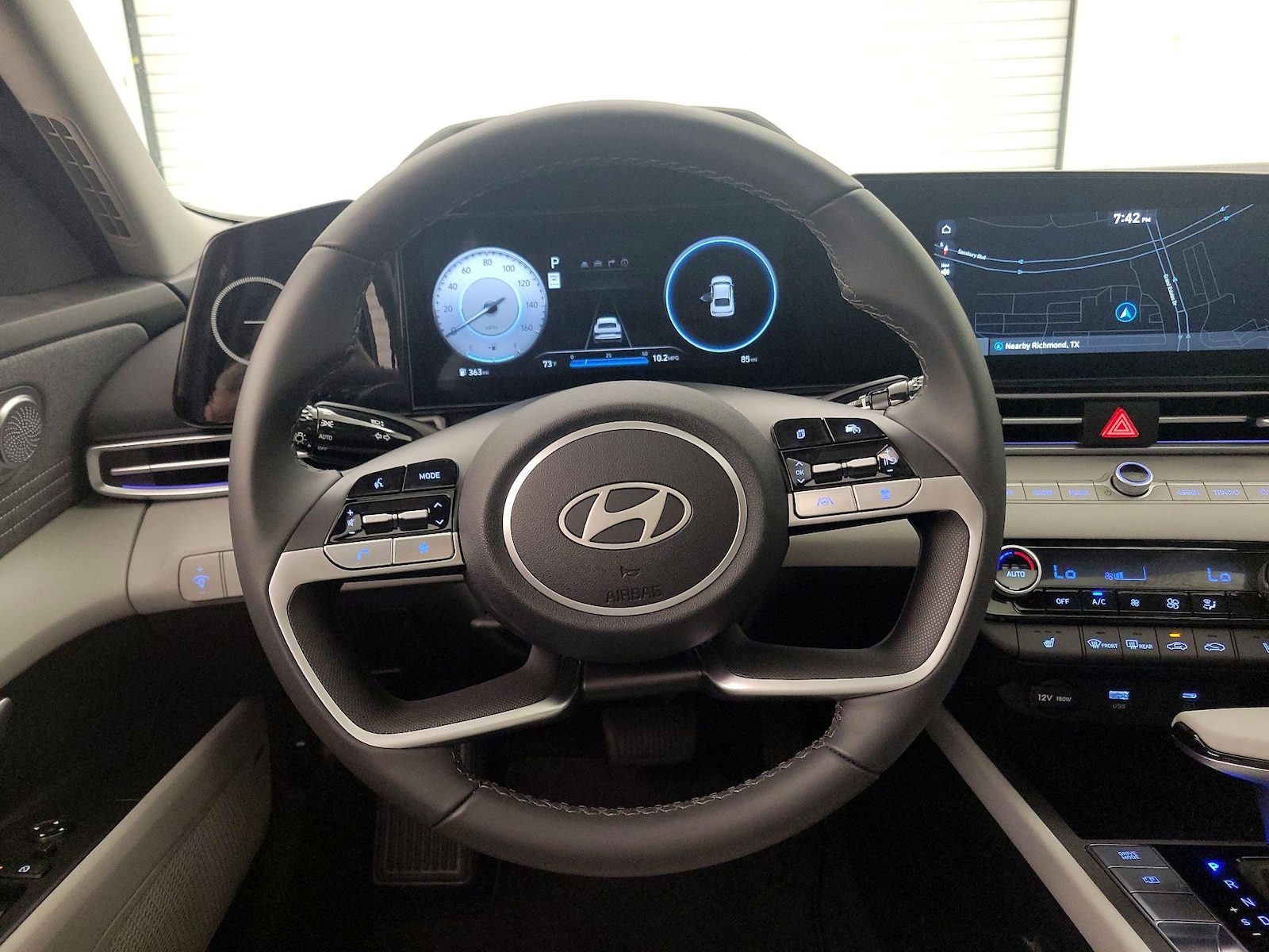 2025 Hyundai Elantra Limited - Photo 2