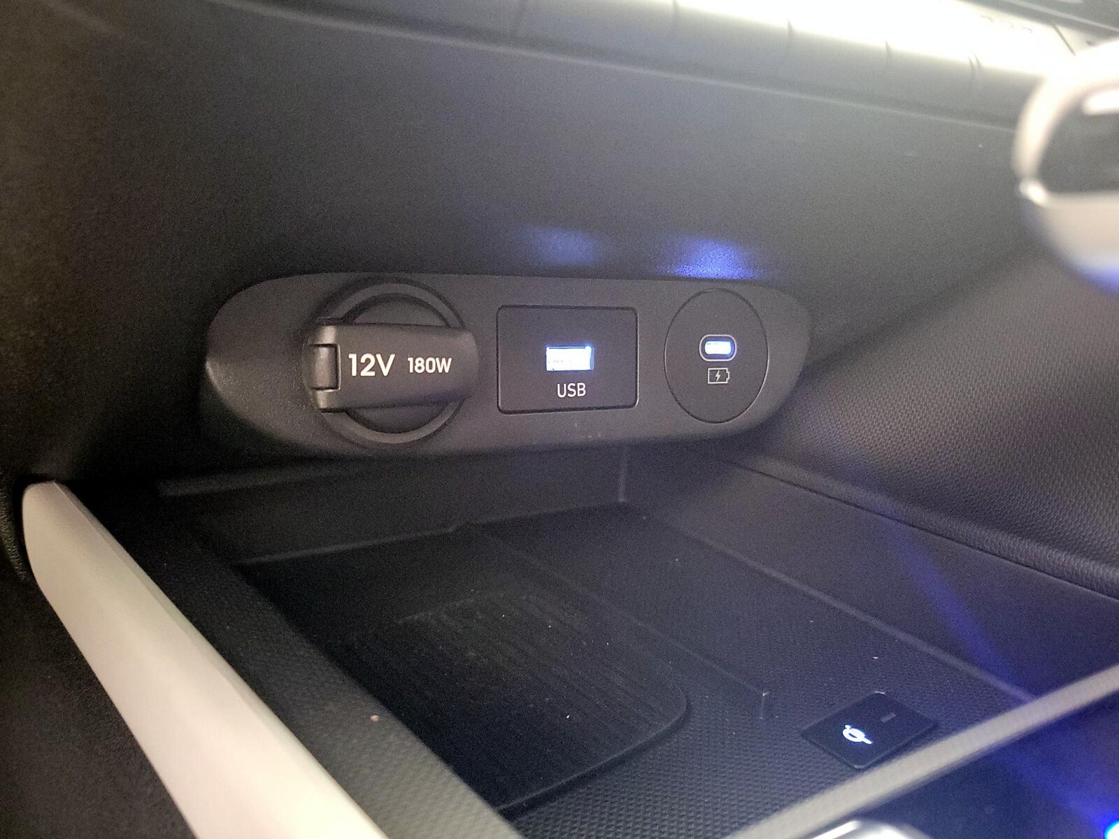 2025 Hyundai Elantra Limited - Photo 11