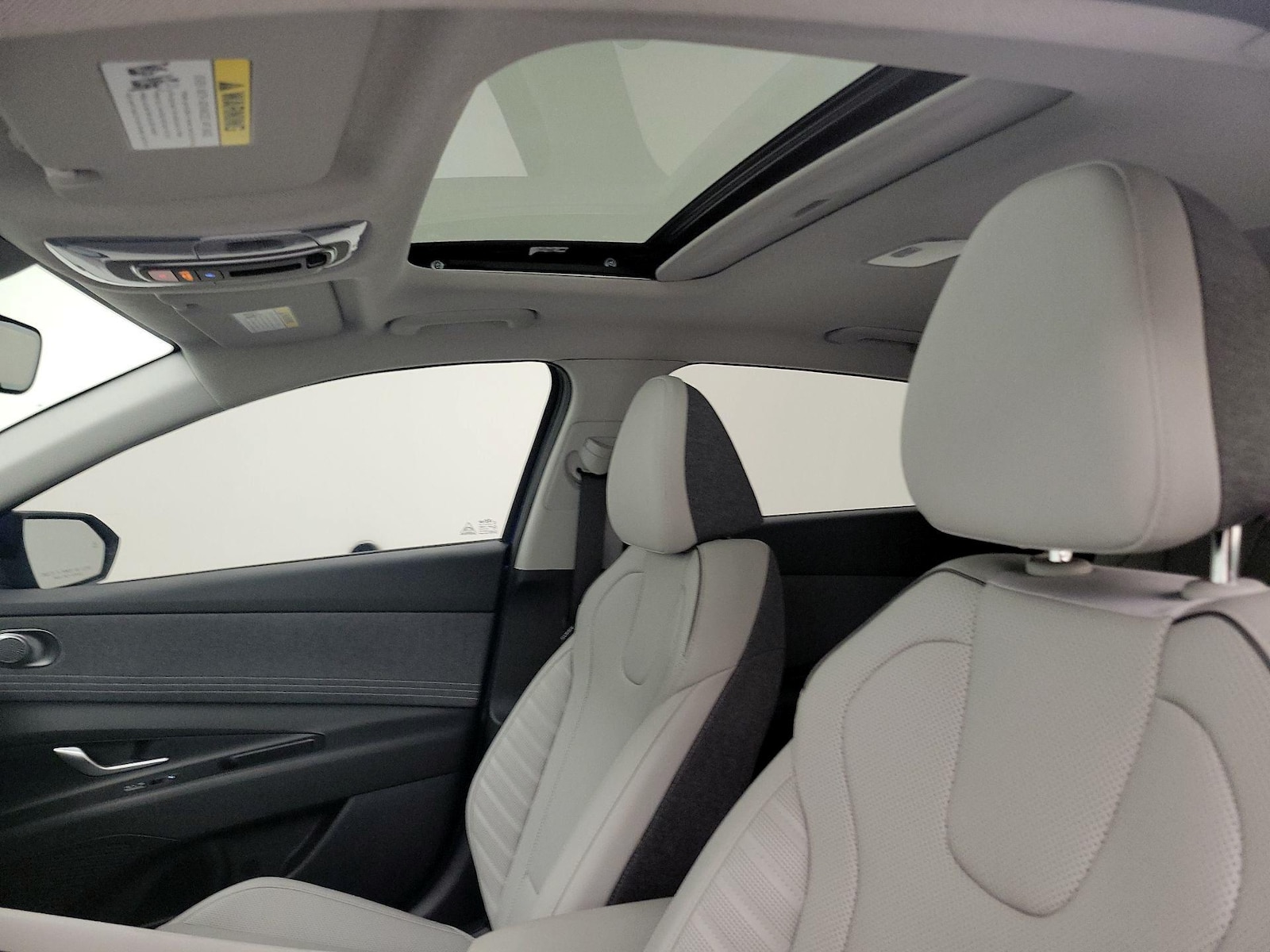 2025 Hyundai Elantra Limited - Photo 12