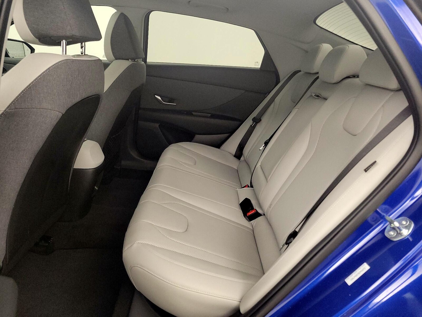 2025 Hyundai Elantra Limited - Photo 13