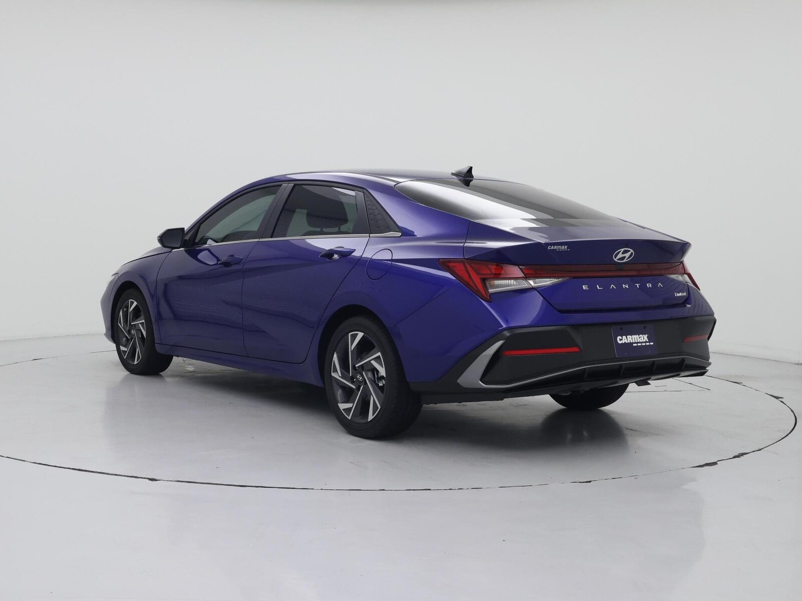 2025 Hyundai Elantra Limited - Photo 18