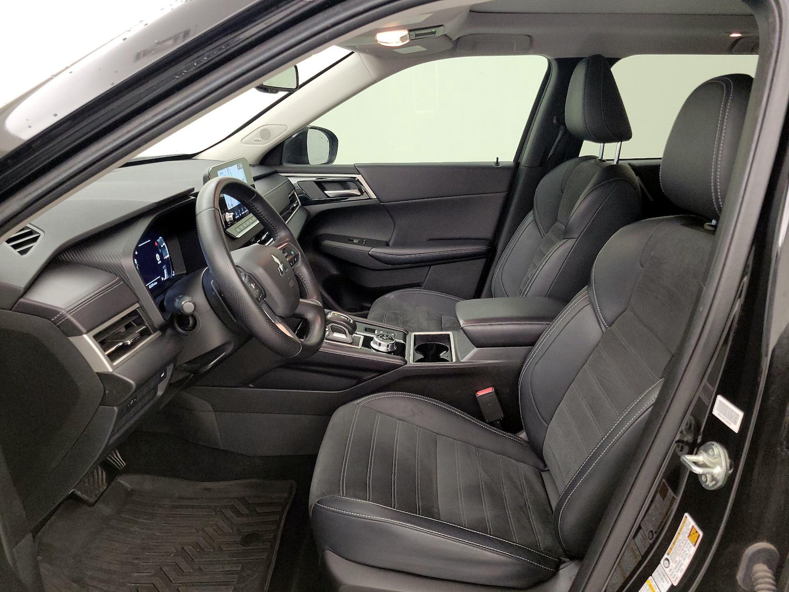 2024 Mitsubishi Outlander SE - Photo 12