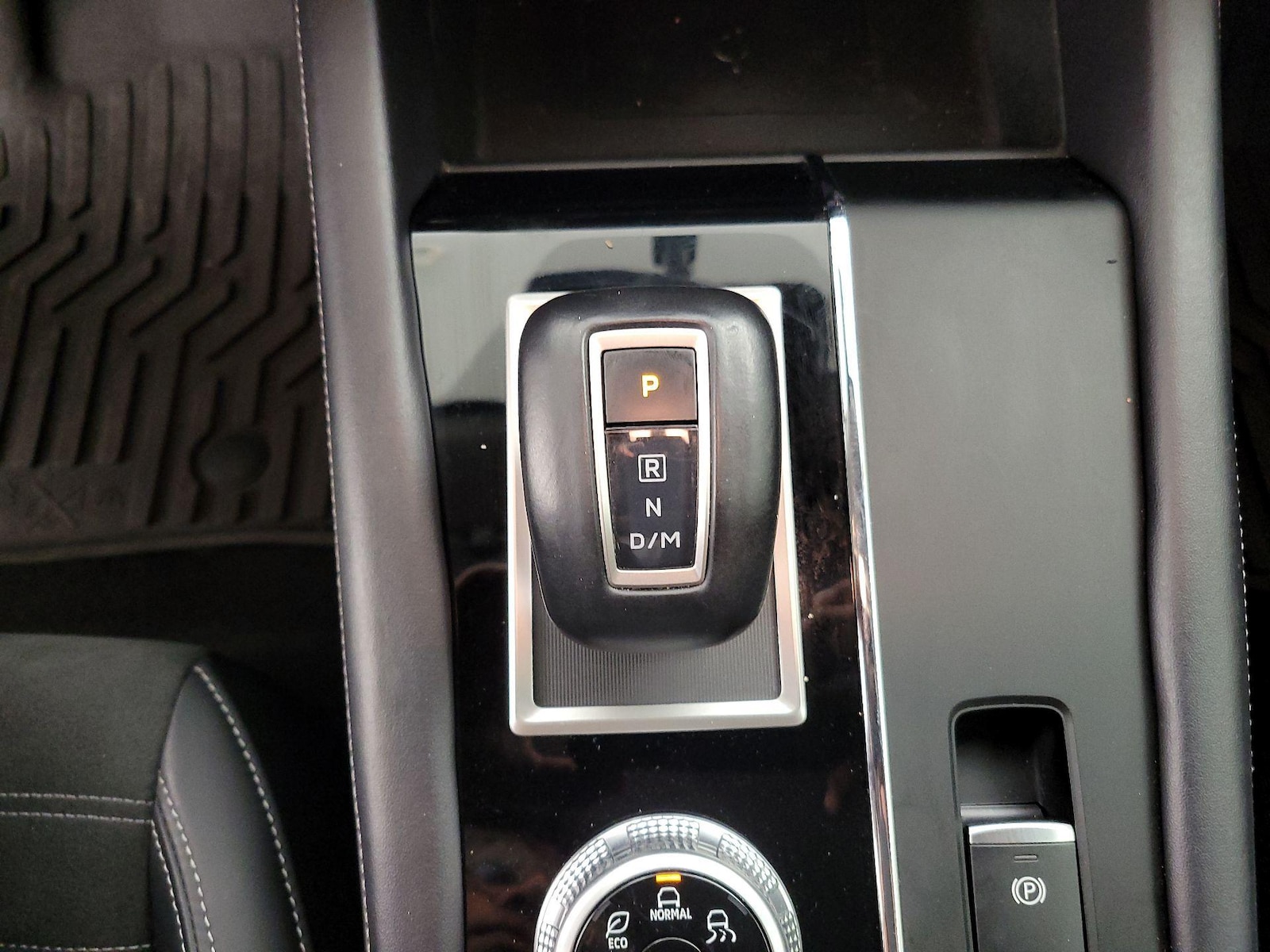 2024 Mitsubishi Outlander SE - Photo 18