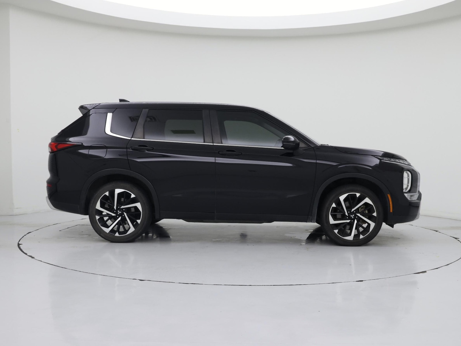 2024 Mitsubishi Outlander SE - Photo 8